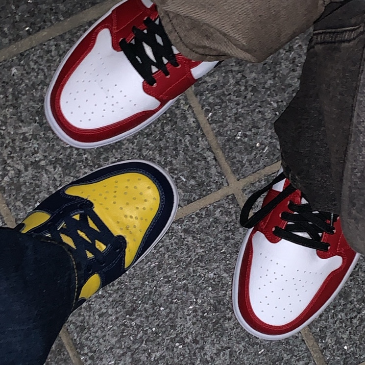 Nike Dunk High SP Maize & Blue, Jordan 1 Mid Chicago 2020 착용 스타일
