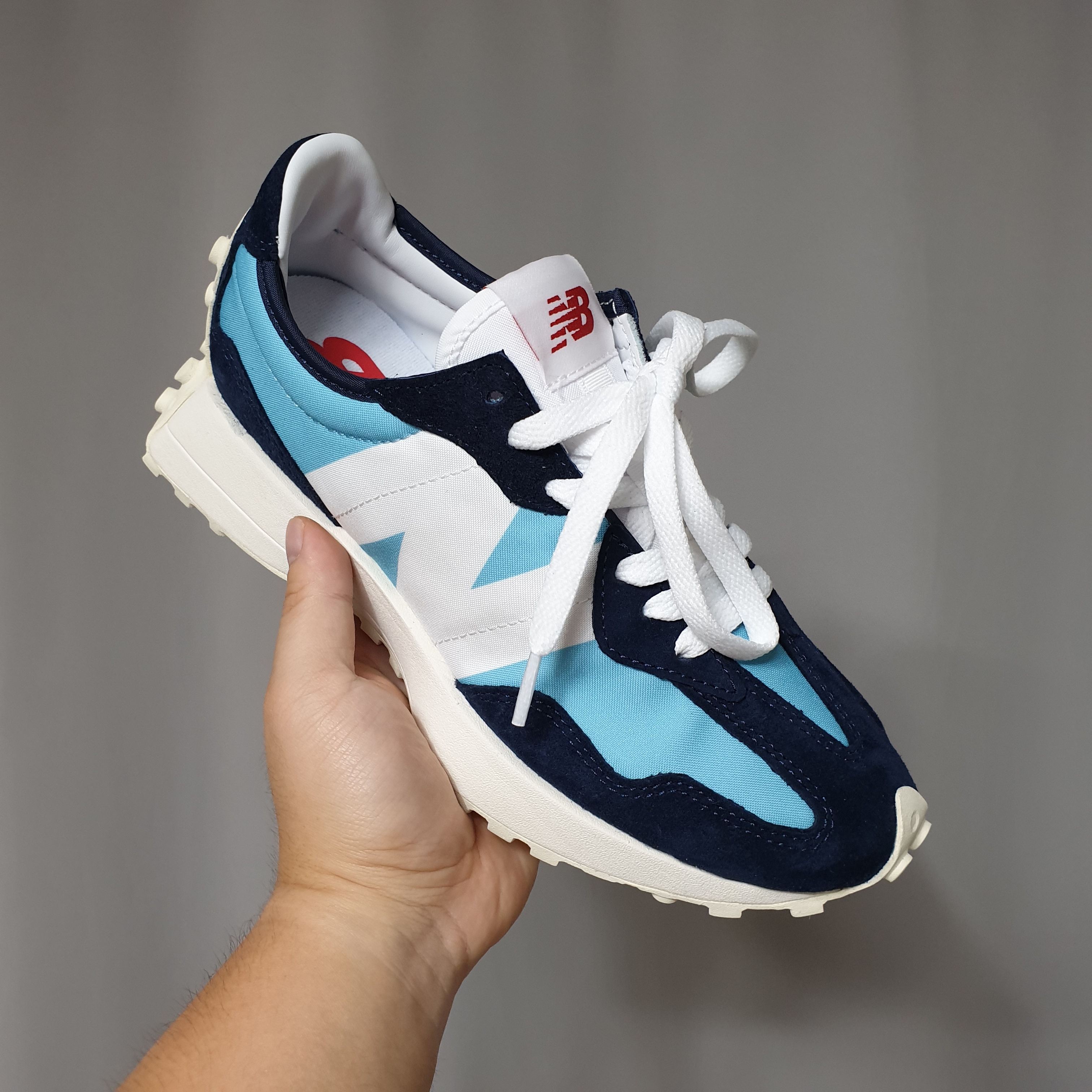 (W) New Balance 327 Wax Blue 착용 스타일 - 2