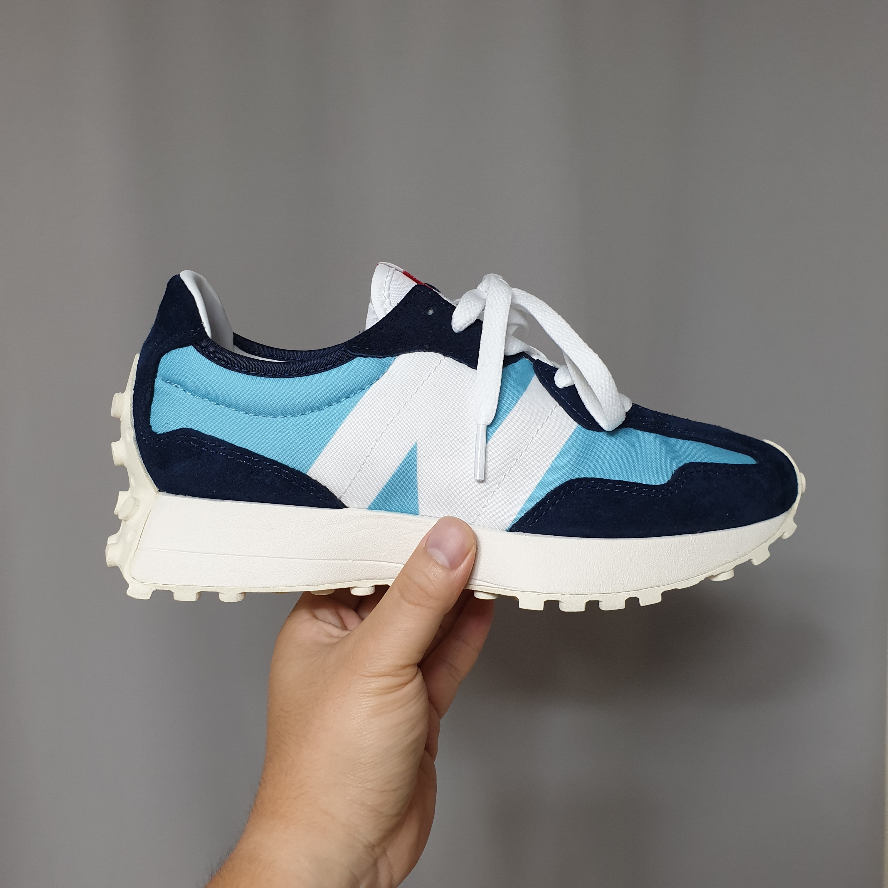 (W) New Balance 327 Wax Blue 착용 스타일 - 3