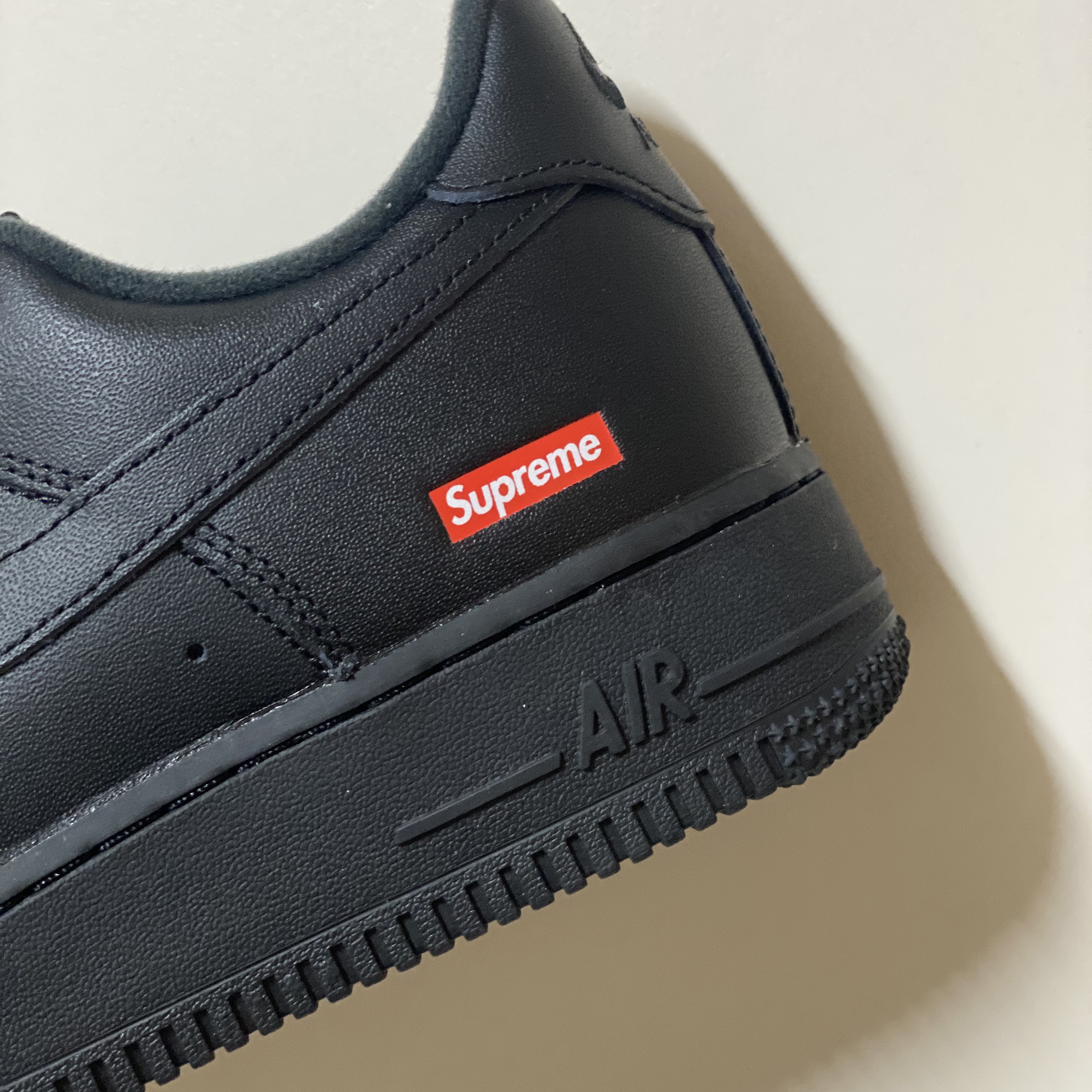 Nike x Supreme Air Force 1 Low Black 착용 스타일