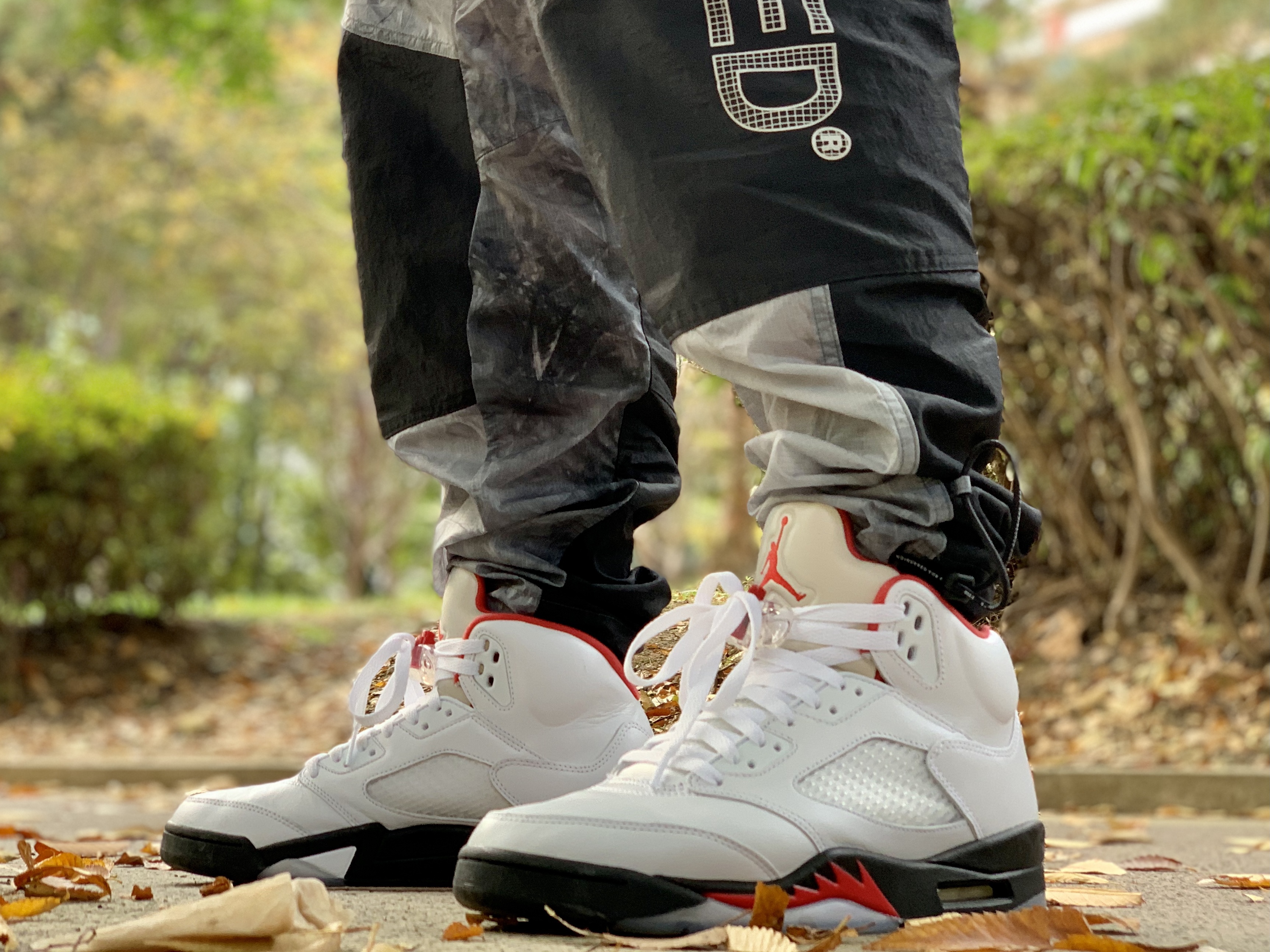 Jordan 5 Retro Fire Red Silver Tongue 2020 착용 스타일