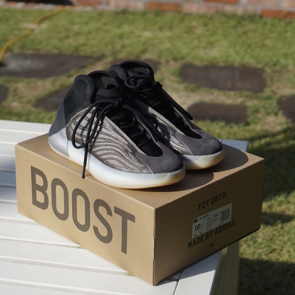 Adidas Yeezy QNTM Barium 착용 스타일
