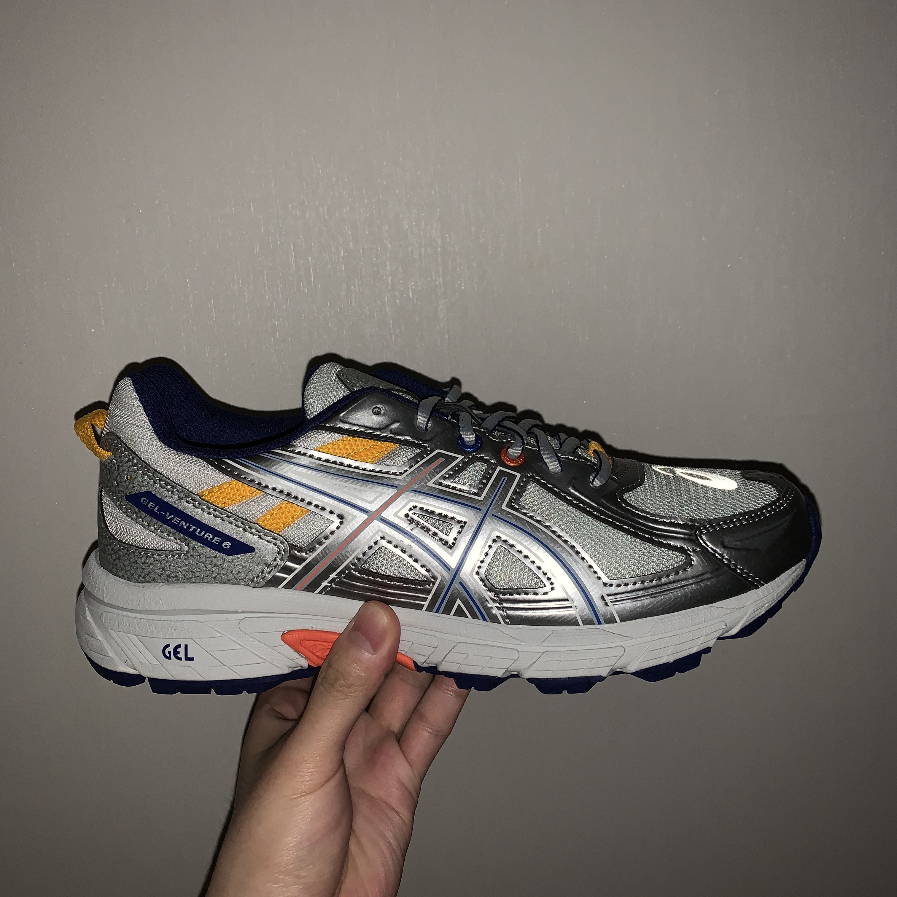 Asics x IAB Studio Gel-Venture 6 착용 스타일
