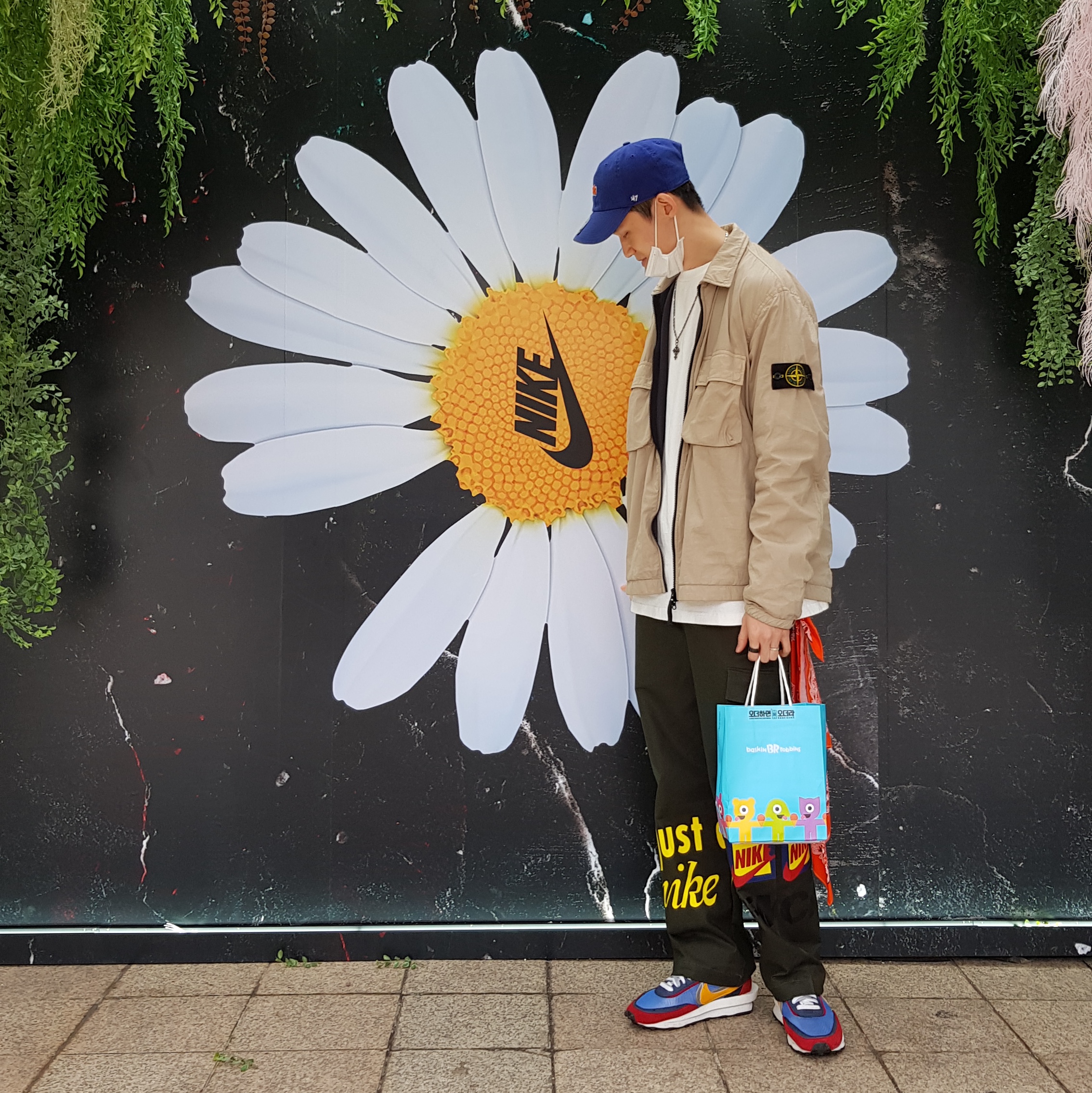 Nike x Sacai LDWaffle Blue Multi 착용 스타일