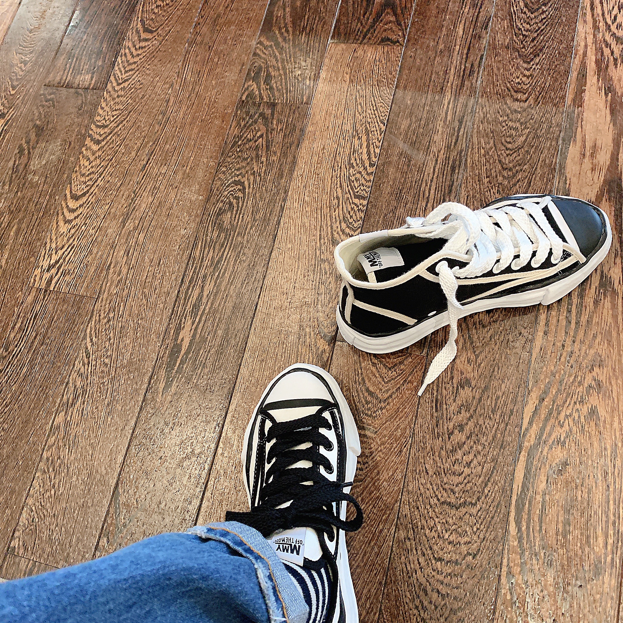 Maison Mihara Yasuhiro Peterson OG Sole Trick Detail Low Cut Sneakers White 착용 스타일
