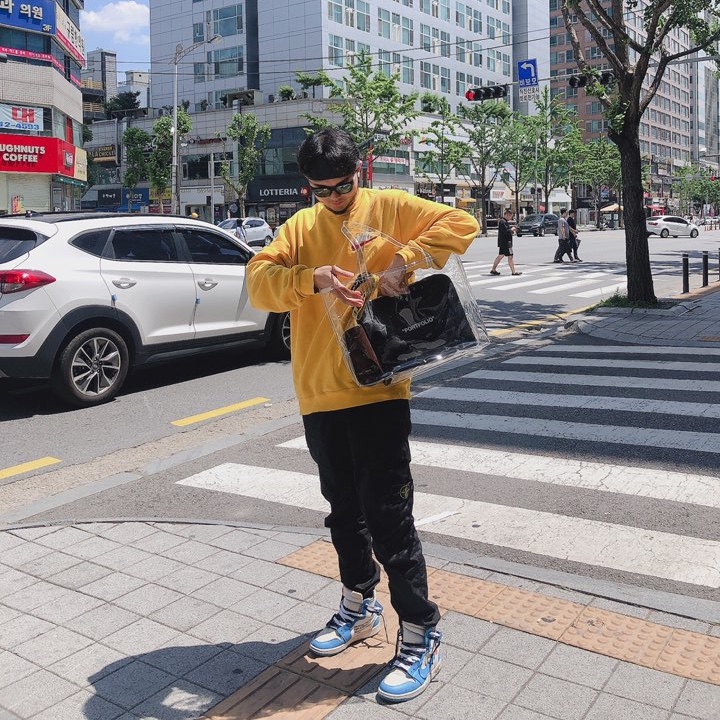 Jordan 1 x Off-White Retro High University Blue 착용 스타일