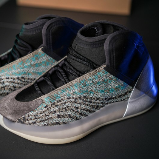 Adidas Yeezy QNTM Teal Blue 착용 스타일 - 2