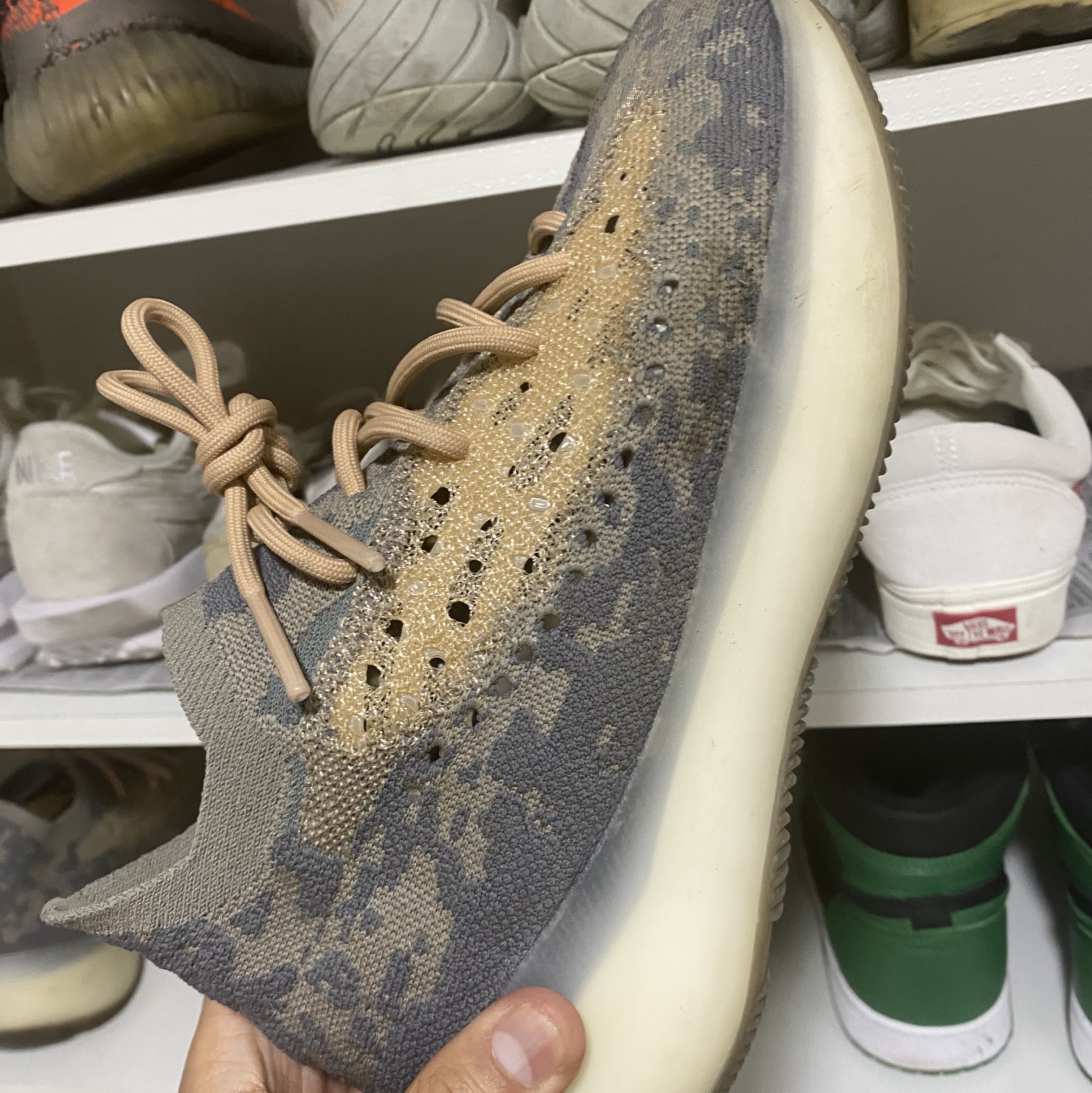 Adidas Yeezy Boost 380 Mist - Non-Reflective 착용 스타일