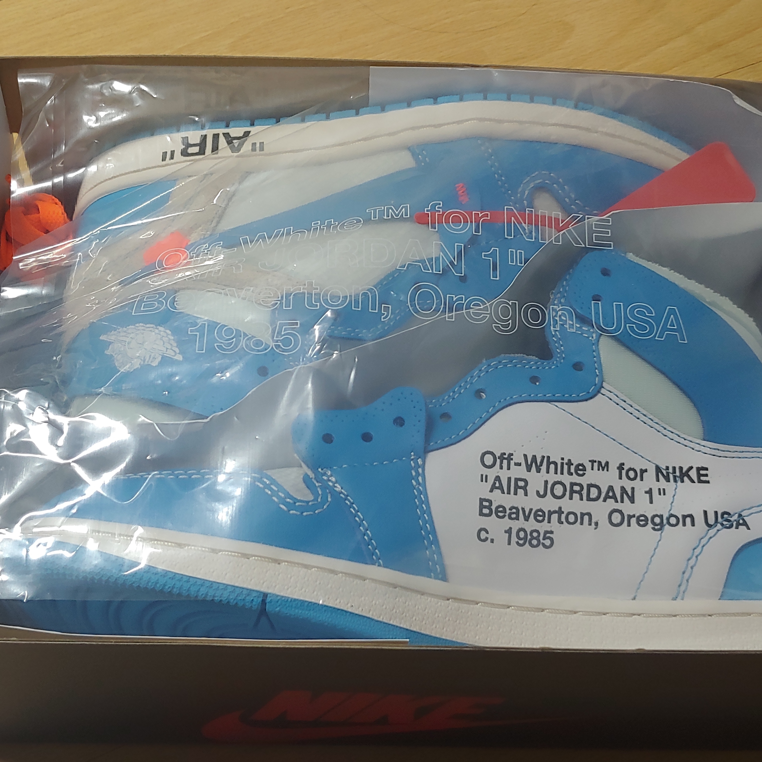 Jordan 1 x Off-White Retro High University Blue 착용 스타일