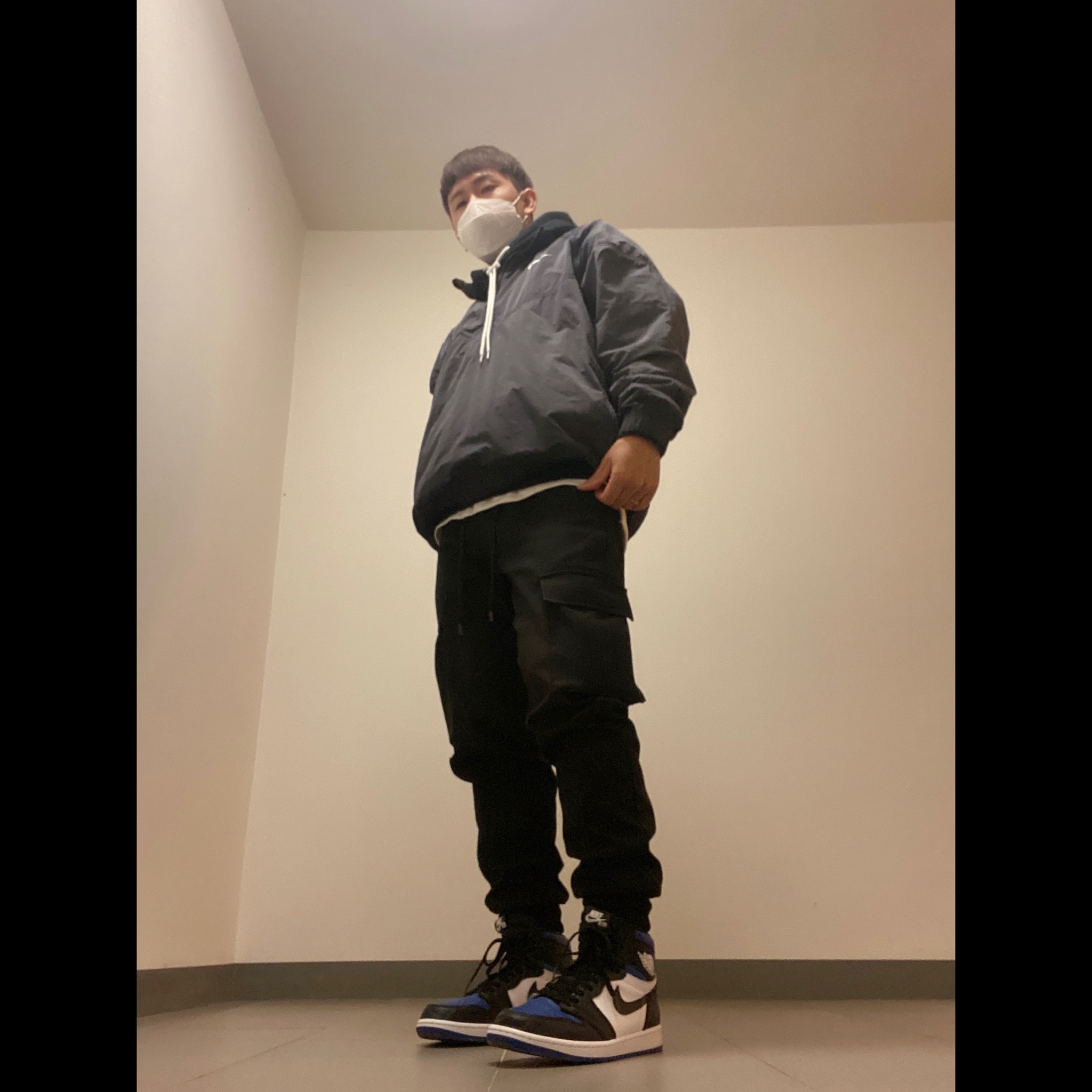 Jordan 1 Retro High OG Royal Toe, Nike M NRG Hoodie Black White 착용 스타일