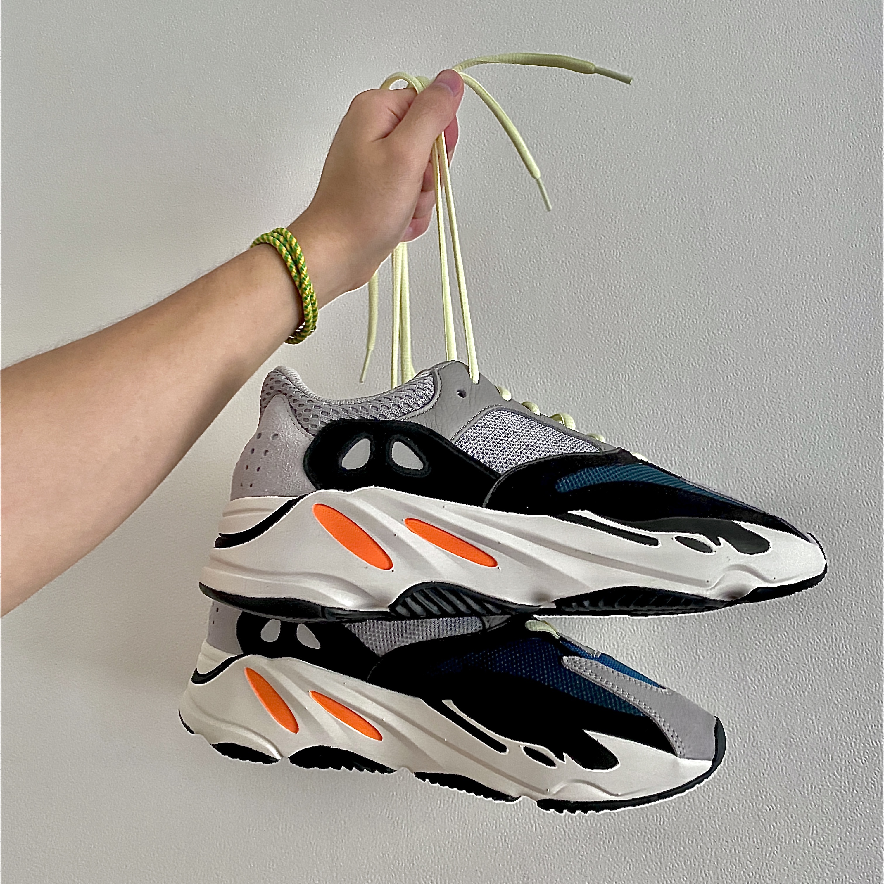 Adidas Yeezy Boost 700 Wave Runner Solid Grey 2017/2019 착용 스타일