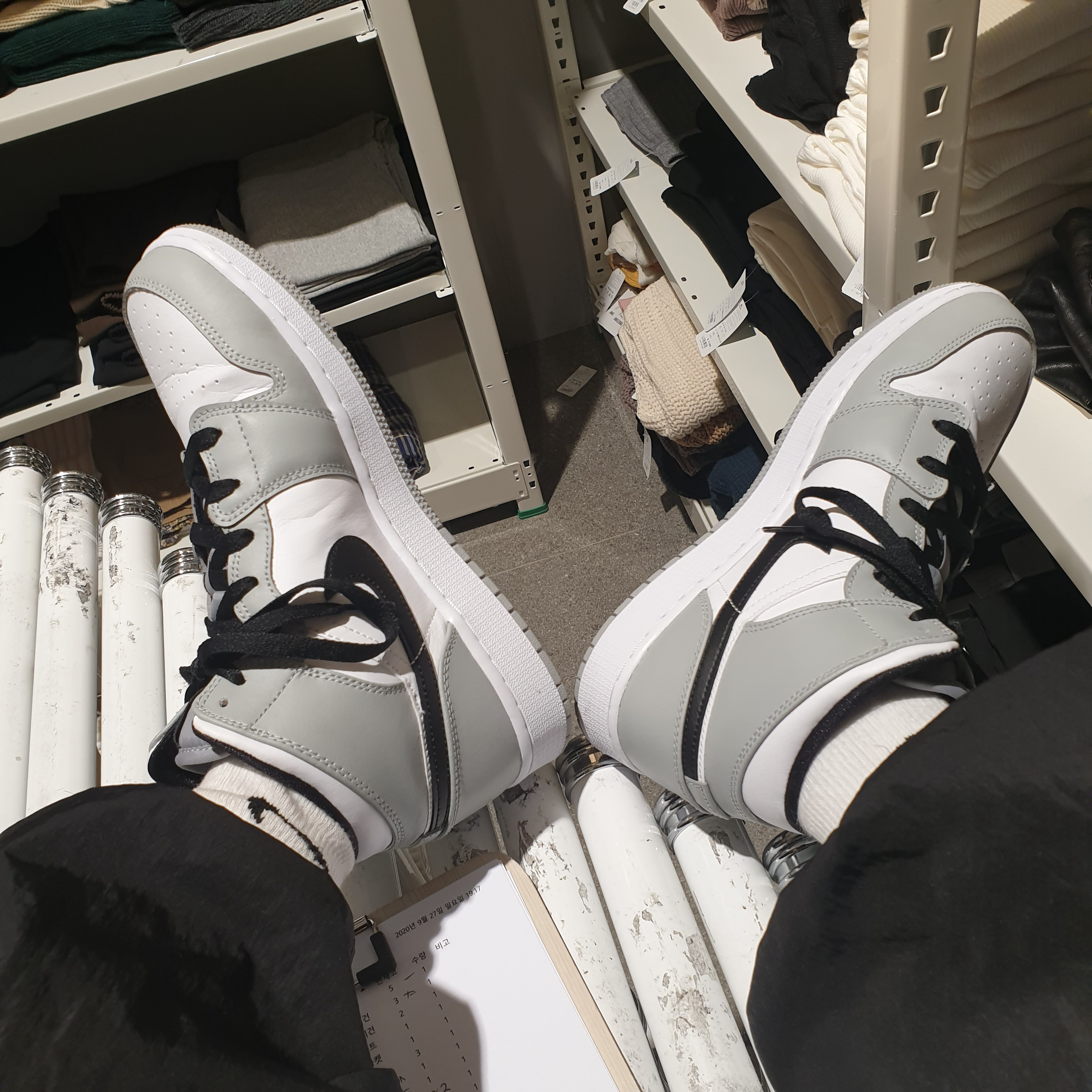 (GS) Jordan 1 Mid Light Smoke Grey 착용 스타일