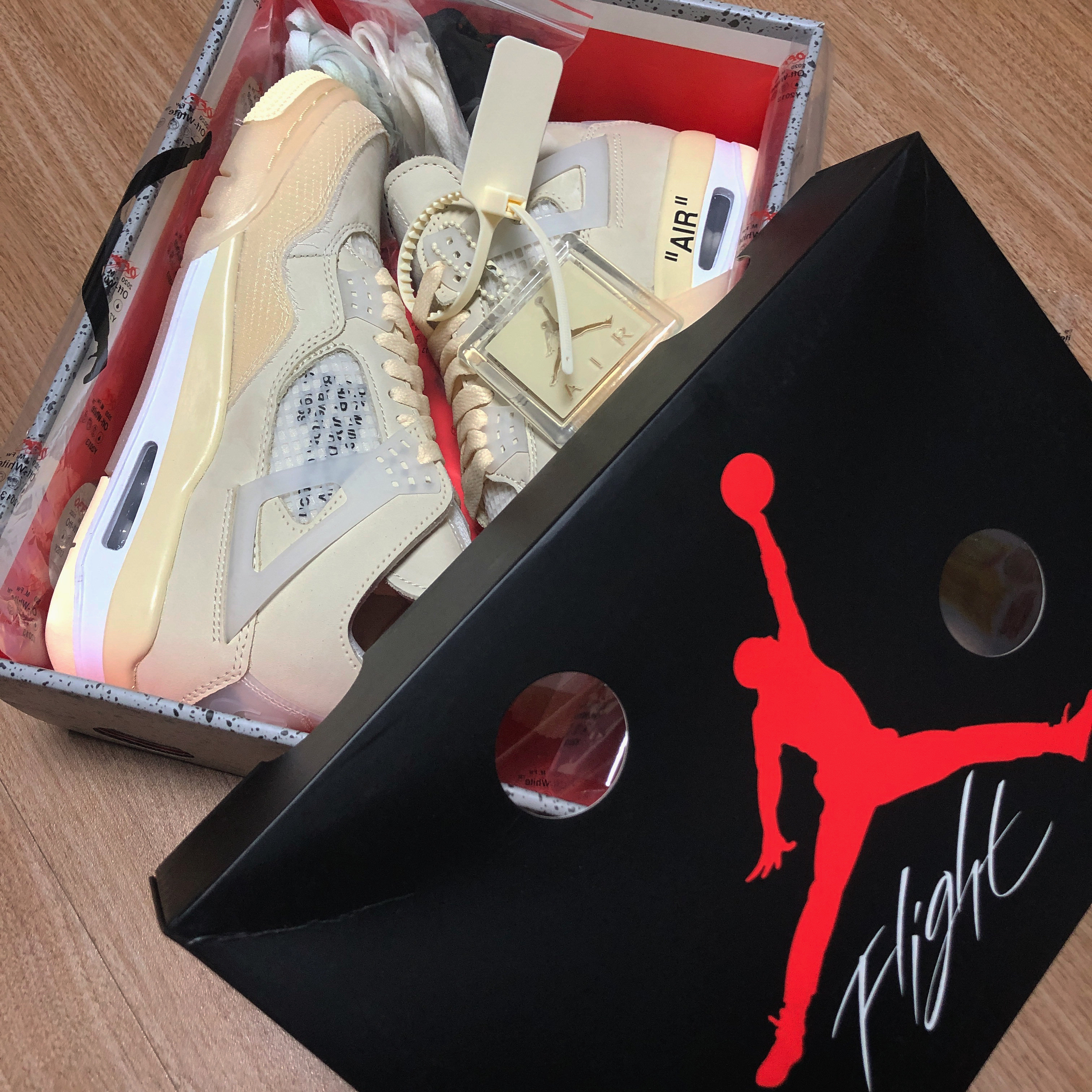 (W) Jordan 4 x Off-White Retro SP Sail 착용 스타일