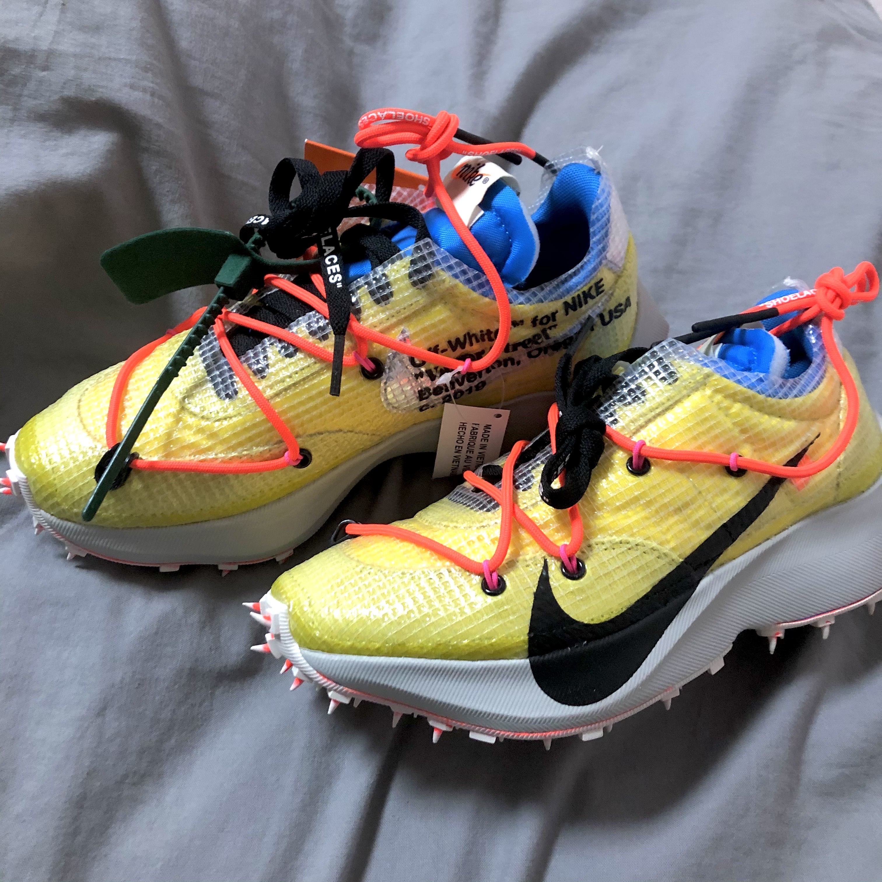 (W) Nike x Off-White Vapor Street Tour Yellow 착용 스타일