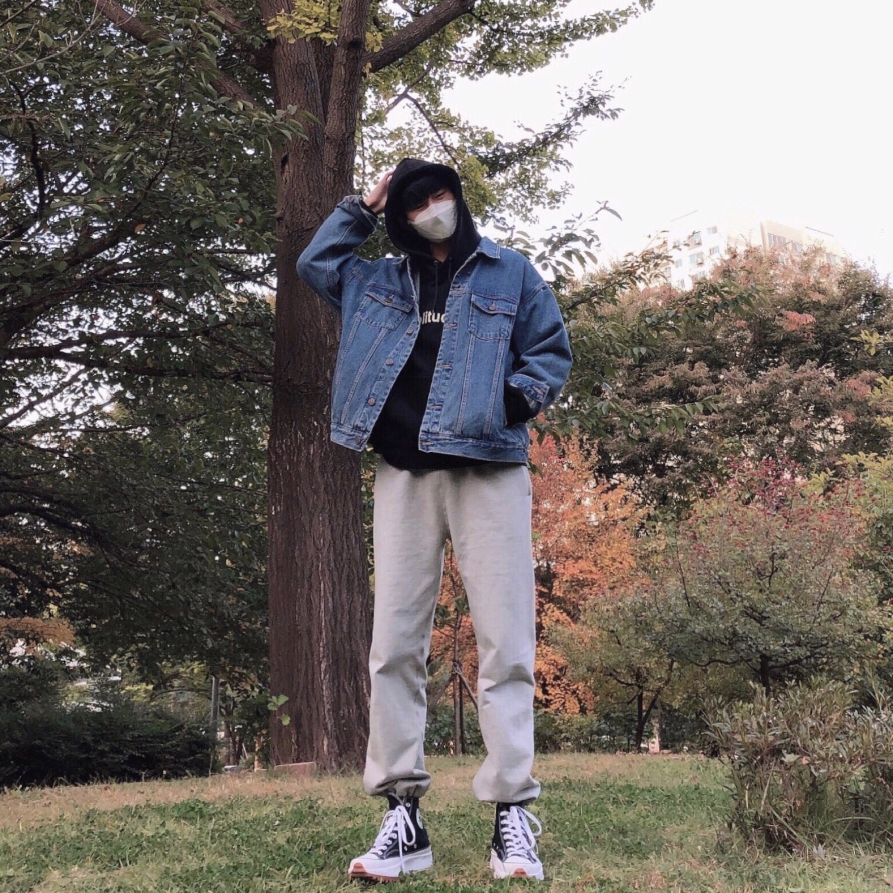 Converse Run Star Hike Hi Black White Gum 착용 스타일