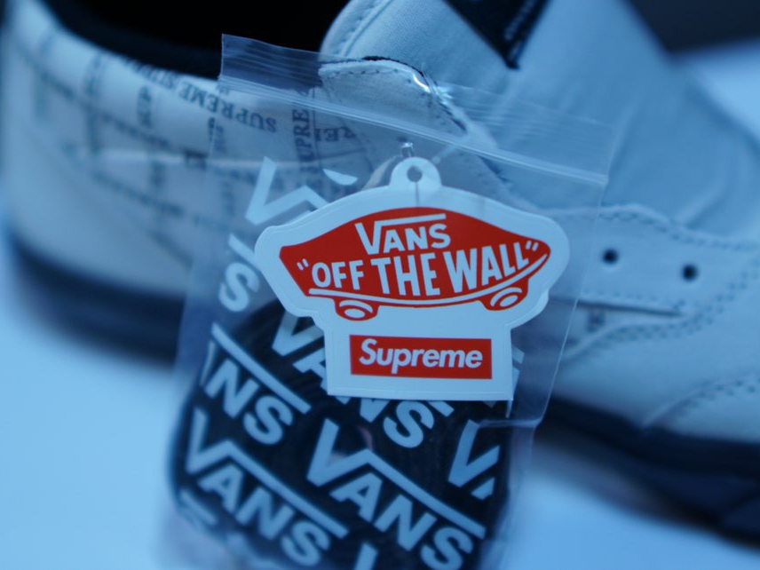 Vans x Supreme Half Cab Pro White 착용 스타일 - 3