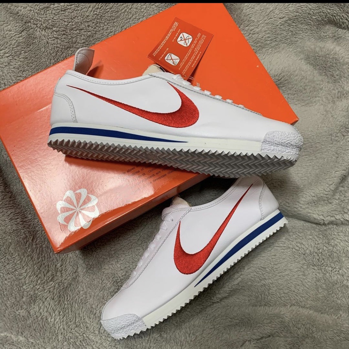 Nike Cortez 72 Shoe Dog OG Slim Swoosh, Nike x Peaceminusone Air Force 1 Low Para-Noise 착용 스타일 - 1