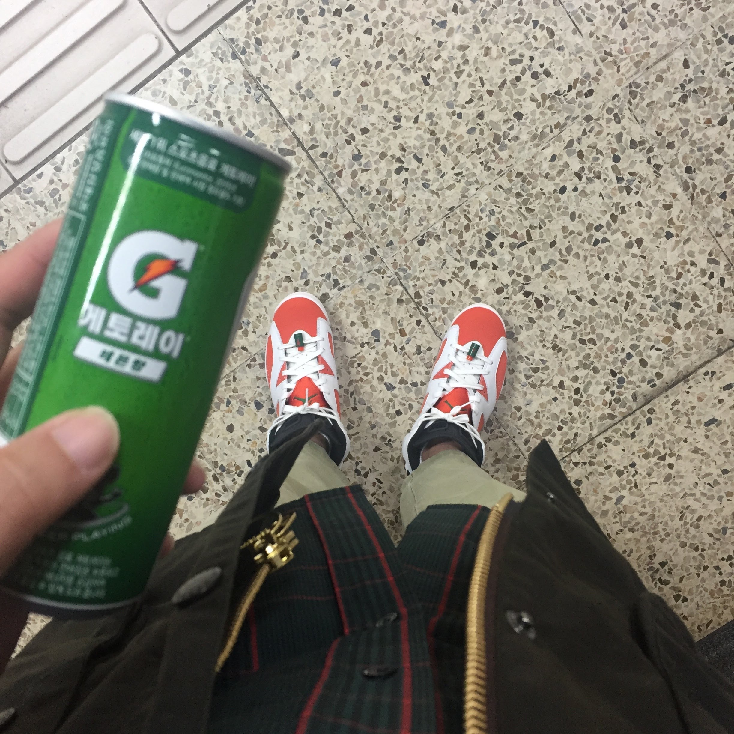 Jordan 6 Retro Gatorade Like Mike White 착용 스타일
