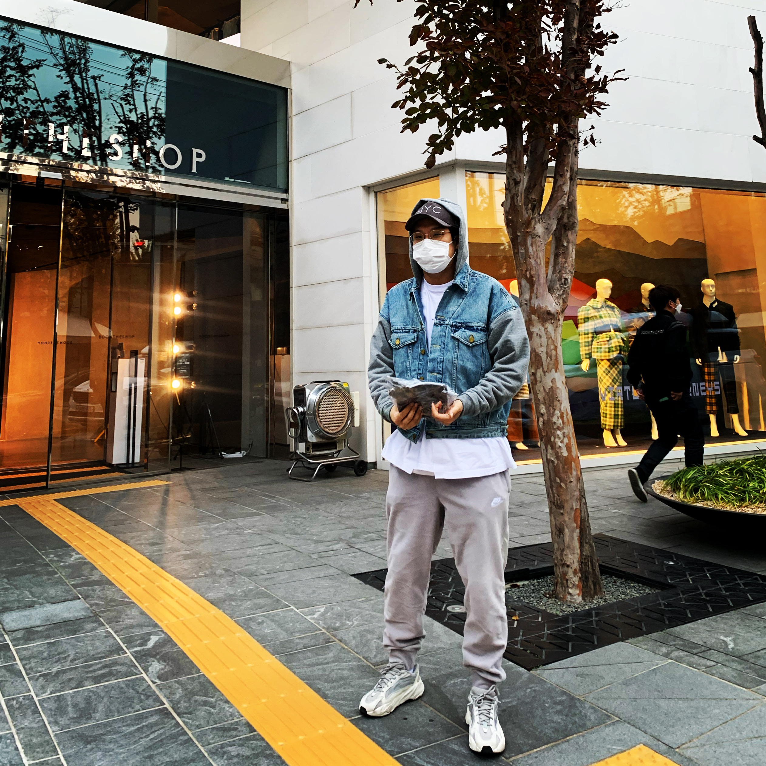 Adidas Yeezy Boost 700 V2 Static 2018 착용 스타일