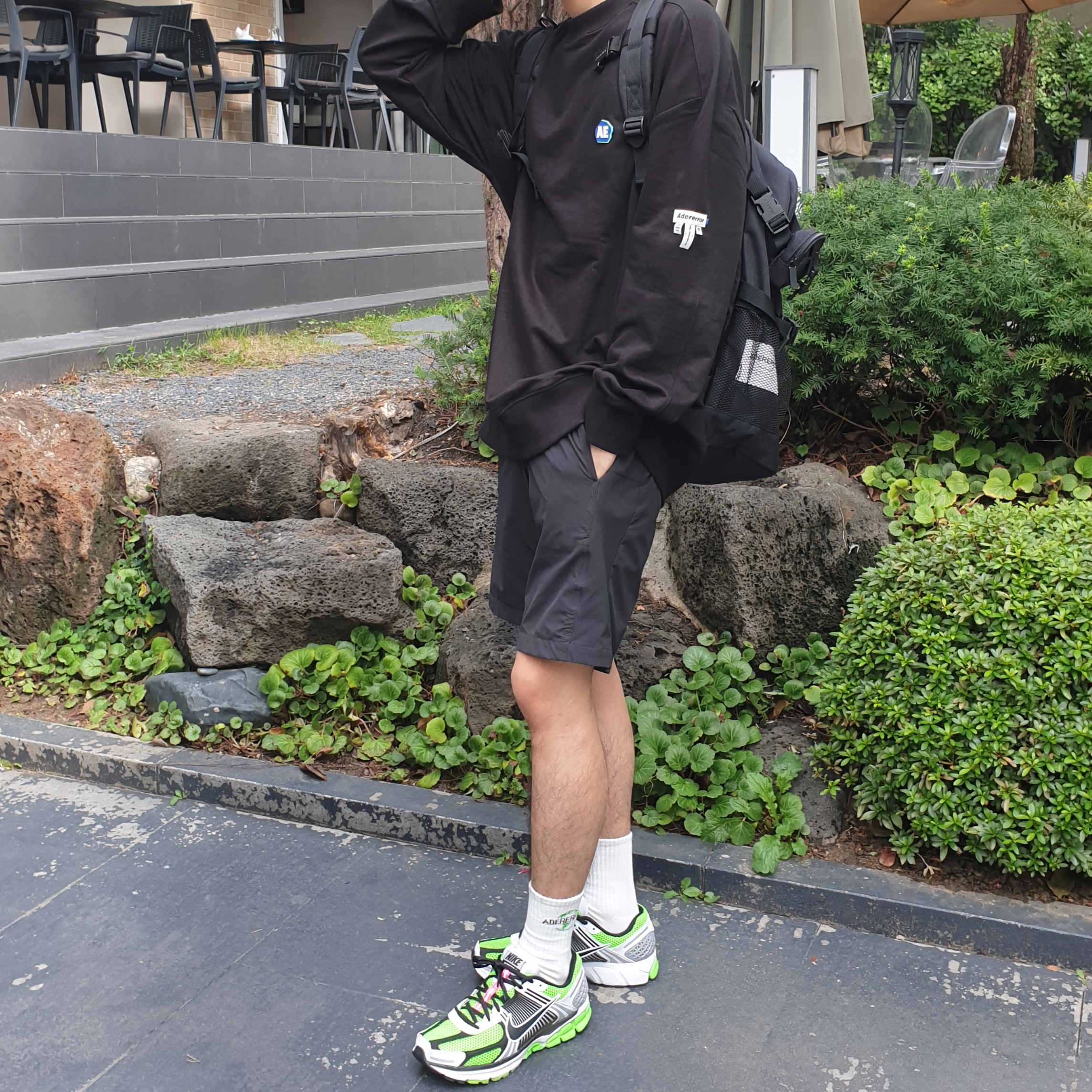 Nike Zoom Vomero 5 Electric Green Black 착용 스타일