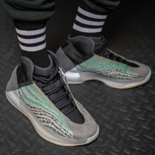 Adidas Yeezy QNTM Teal Blue 착용 스타일 - 1