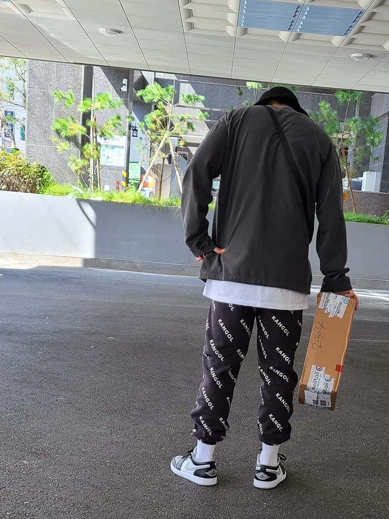 Jordan 1 Low Black Light Smoke Grey 착용 스타일