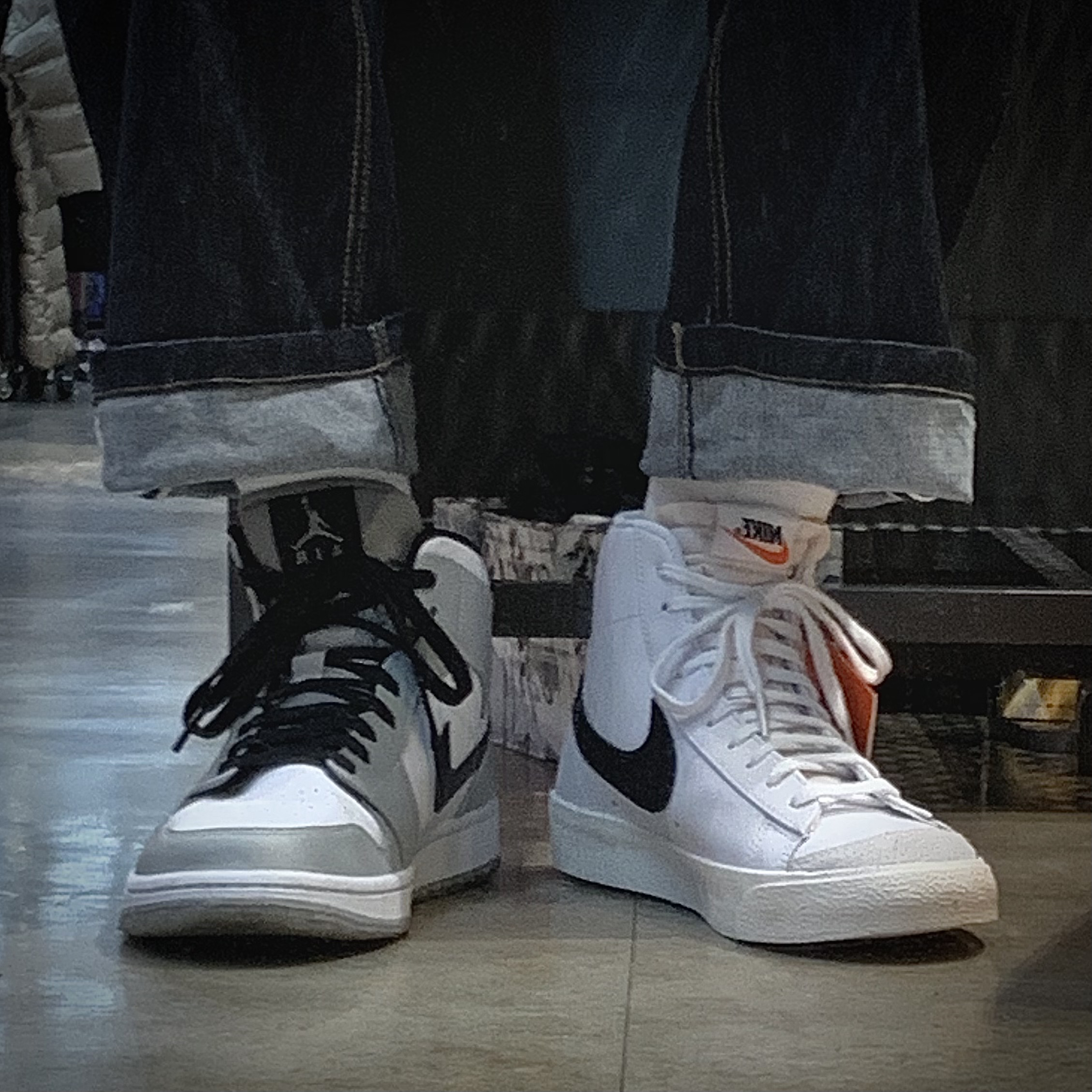 Nike Blazer Mid '77 Vintage White Black, Jordan 1 Mid Light Smoke Grey 착용 스타일