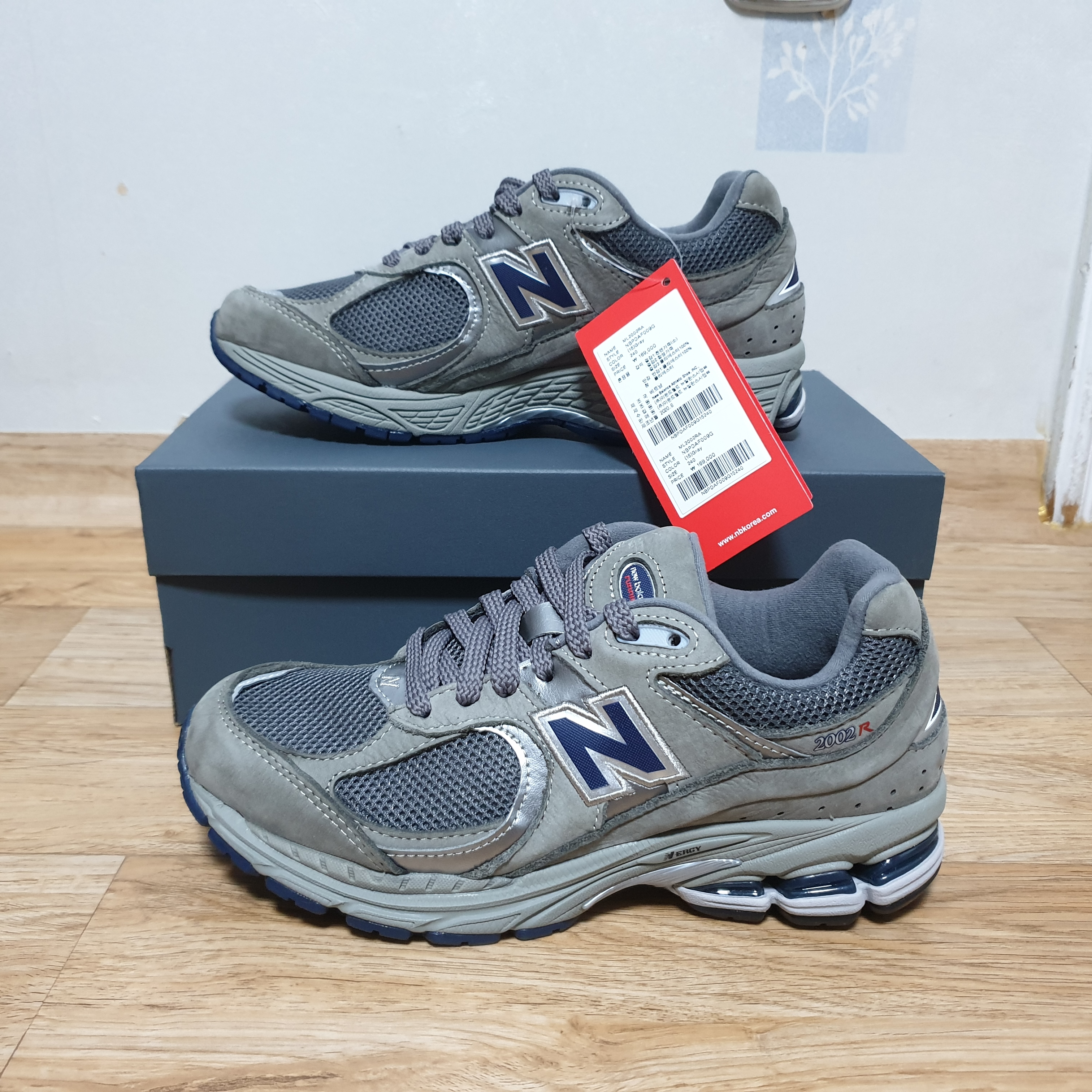 New Balance 2002R Grey 착용 스타일 - 2