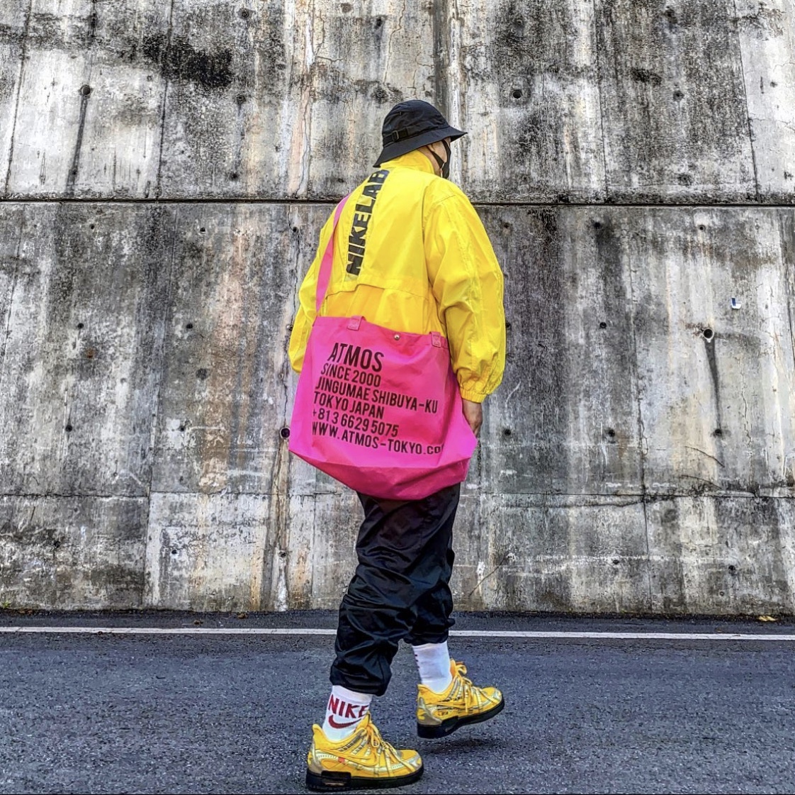 Nike x Off-White Air Rubber Dunk University Gold 착용 스타일