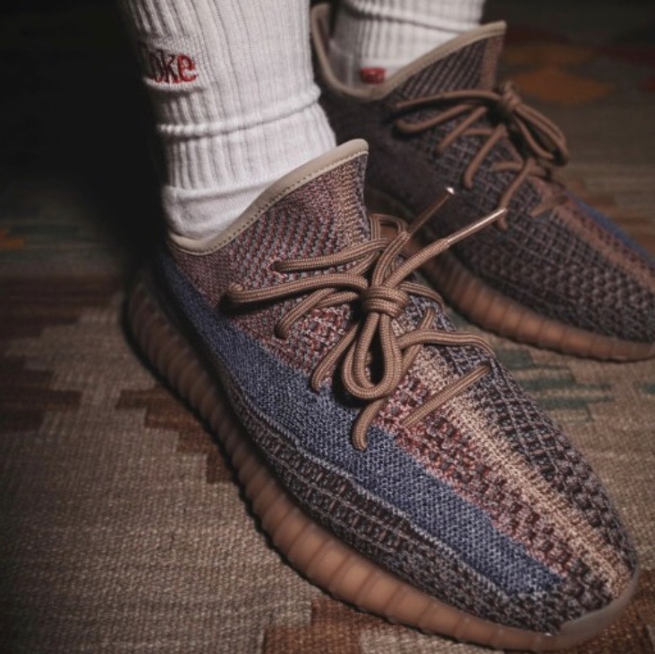 Adidas Yeezy Boost 350 V2 Fade 착용 스타일