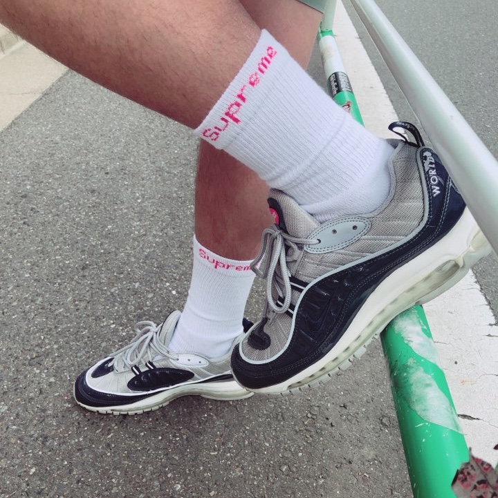 Nike x Supreme Air Max 98 Obsidian 착용 스타일