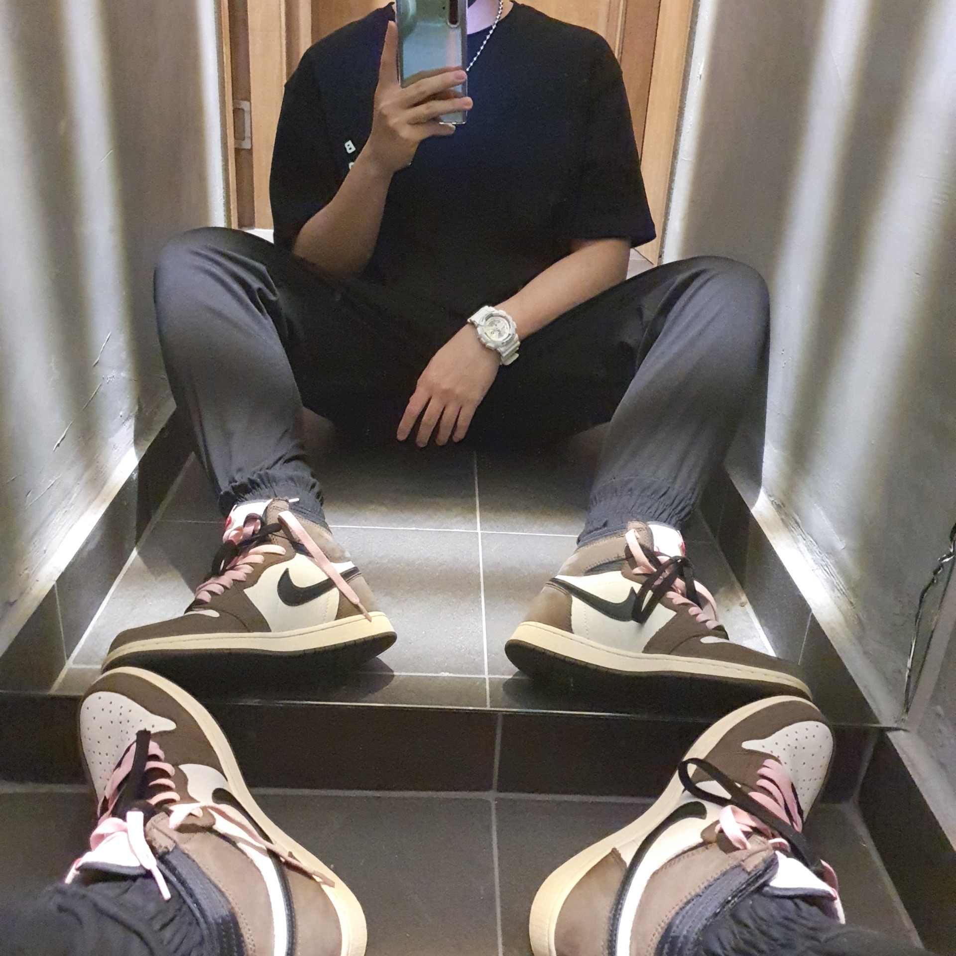 Jordan 1 x Travis Scott Retro High OG SP Mocha 착용 스타일