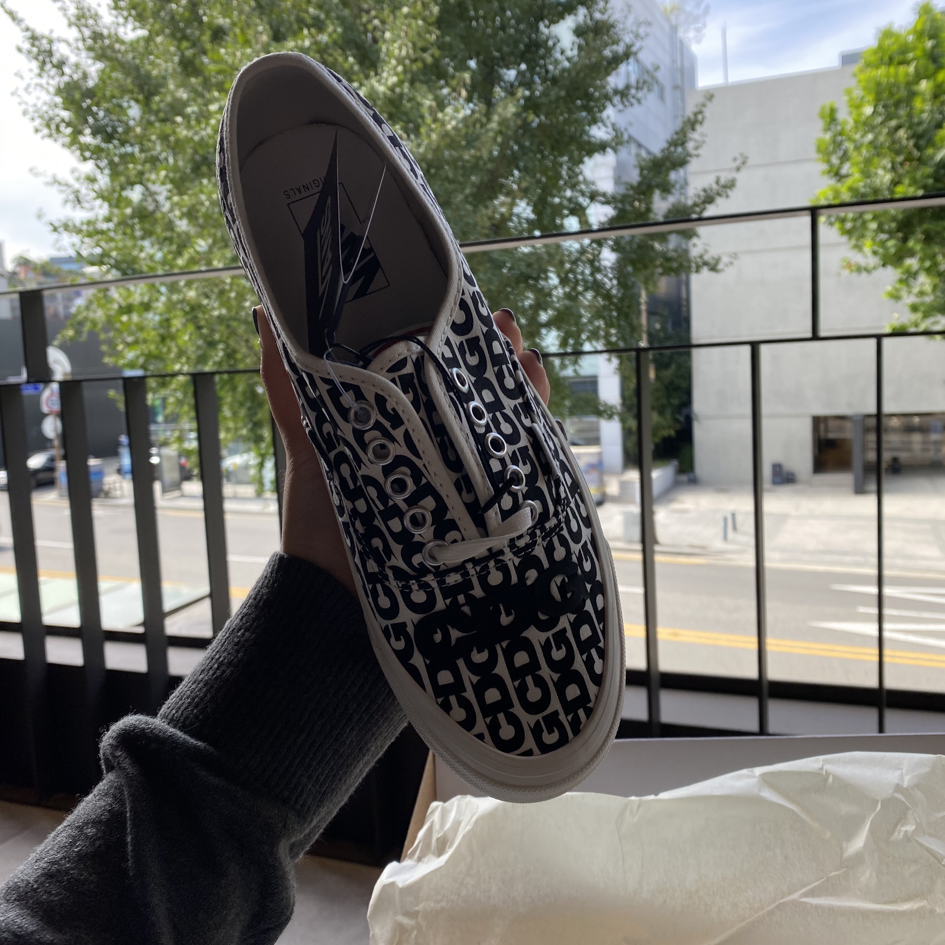 Vans Vault x CDG OG Authentic LX White Black 착용 스타일 - 1