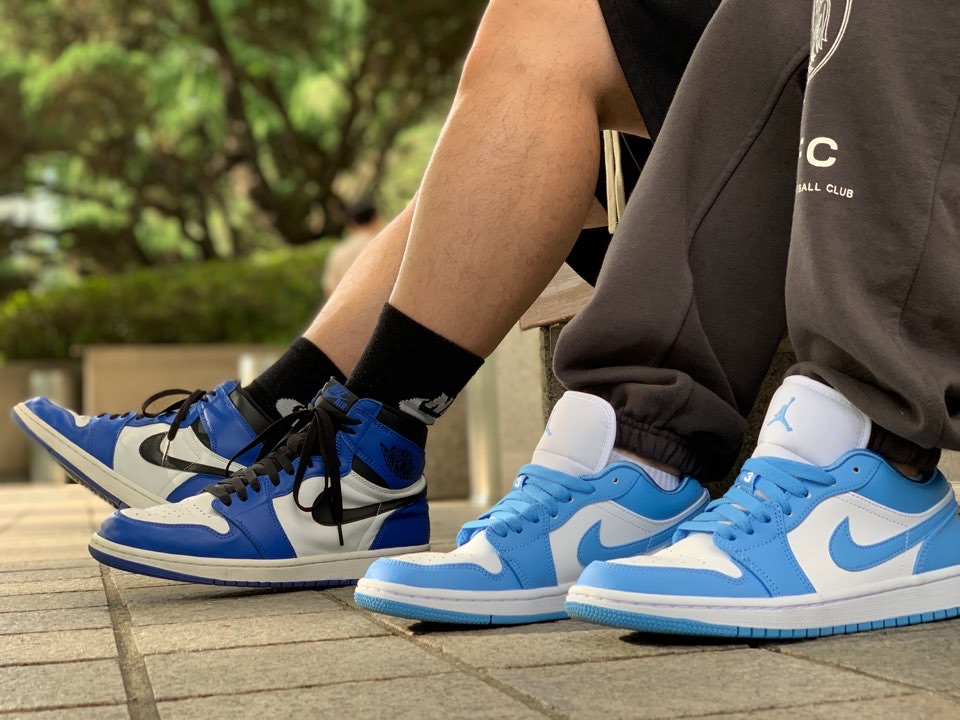 Jordan 1 Retro High Game Royal, (W) Jordan 1 Low UNC University Blue 착용 스타일