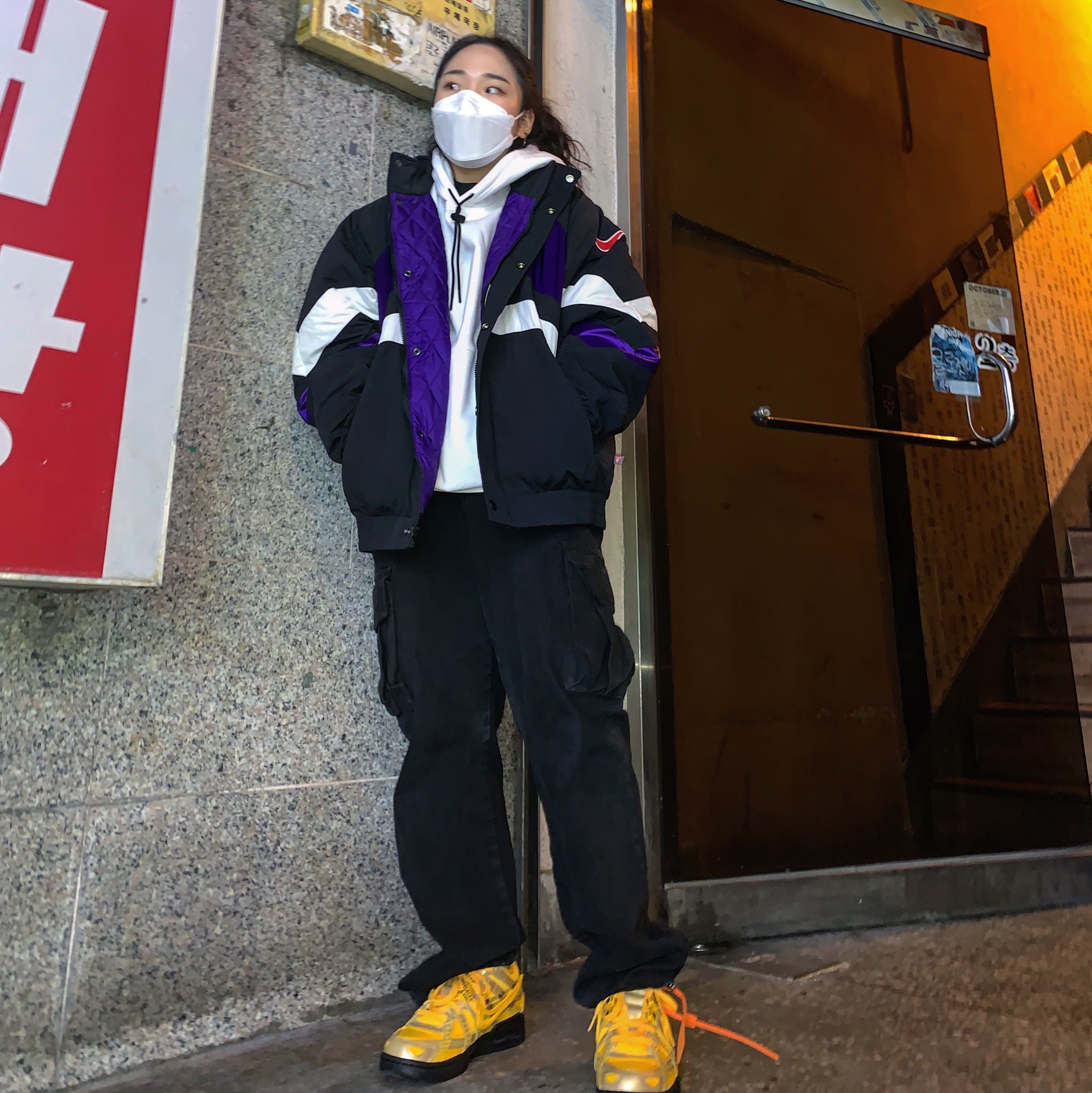 Nike x Off-White Air Rubber Dunk University Gold 착용 스타일
