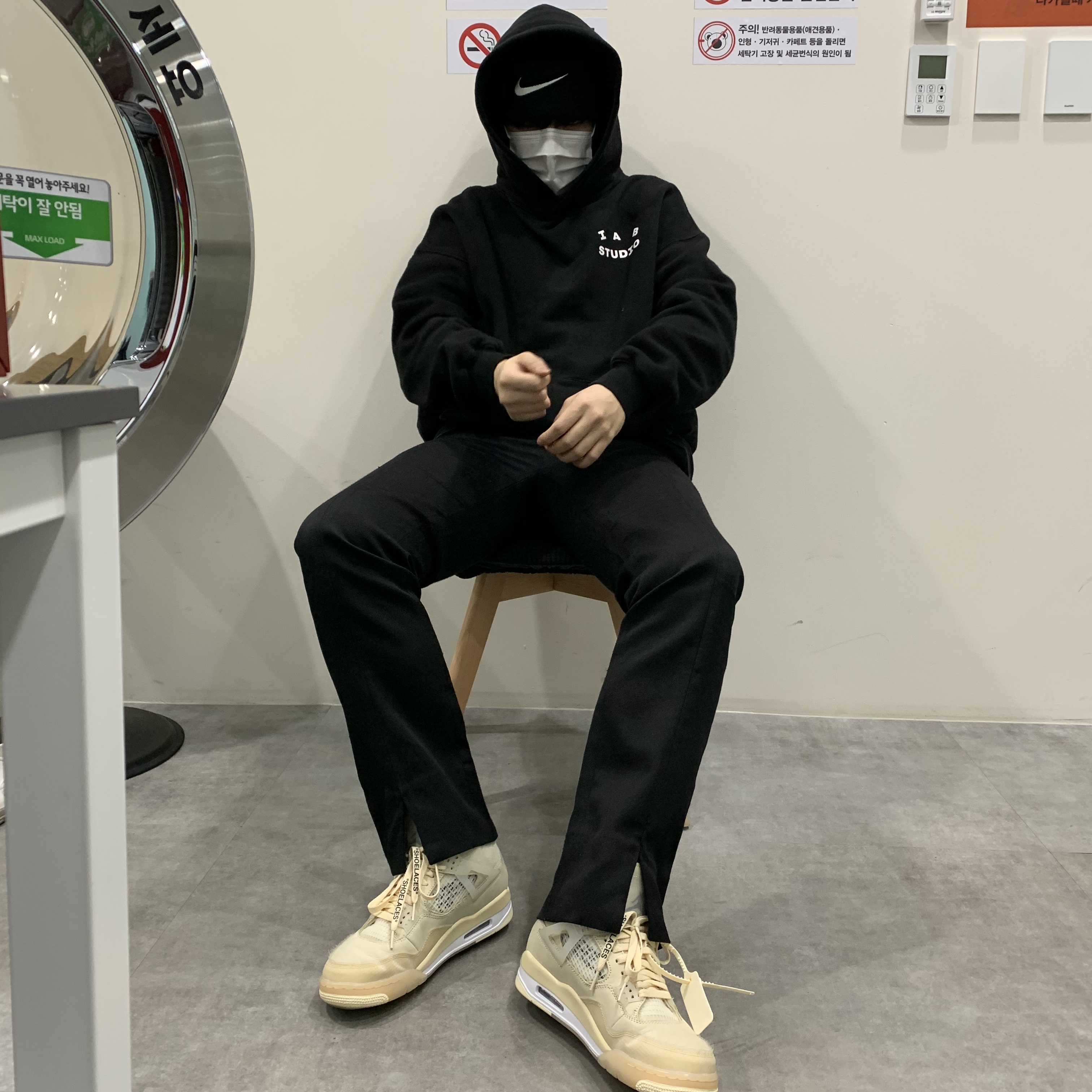 (W) Jordan 4 x Off-White Retro SP Sail 착용 스타일