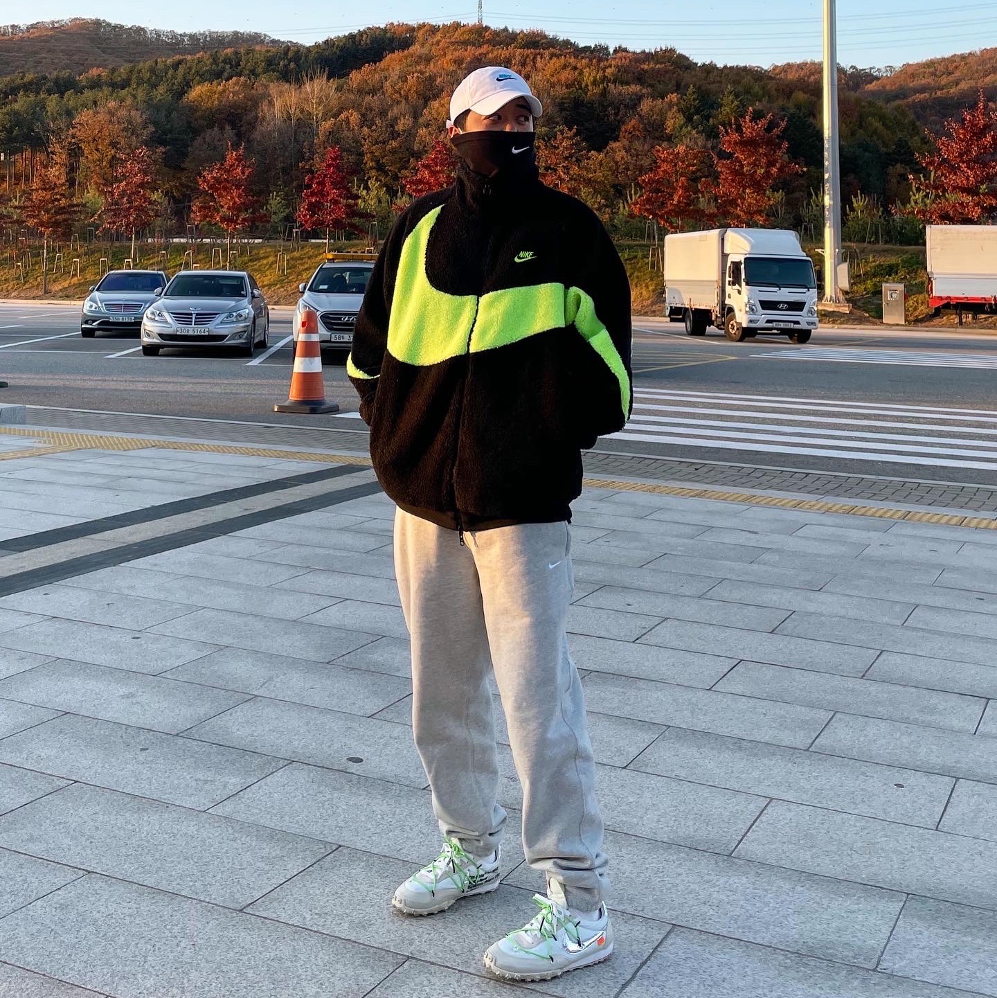(W) Nike x Off-White Waffle Racer White 착용 스타일