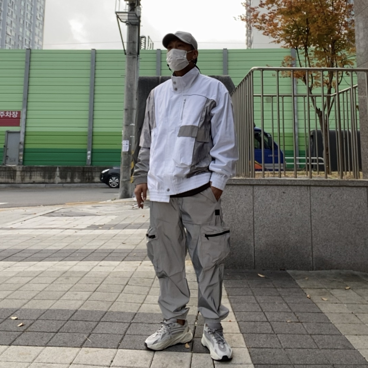 Adidas Yeezy Boost 700 V2 Static 2018 착용 스타일 - 2