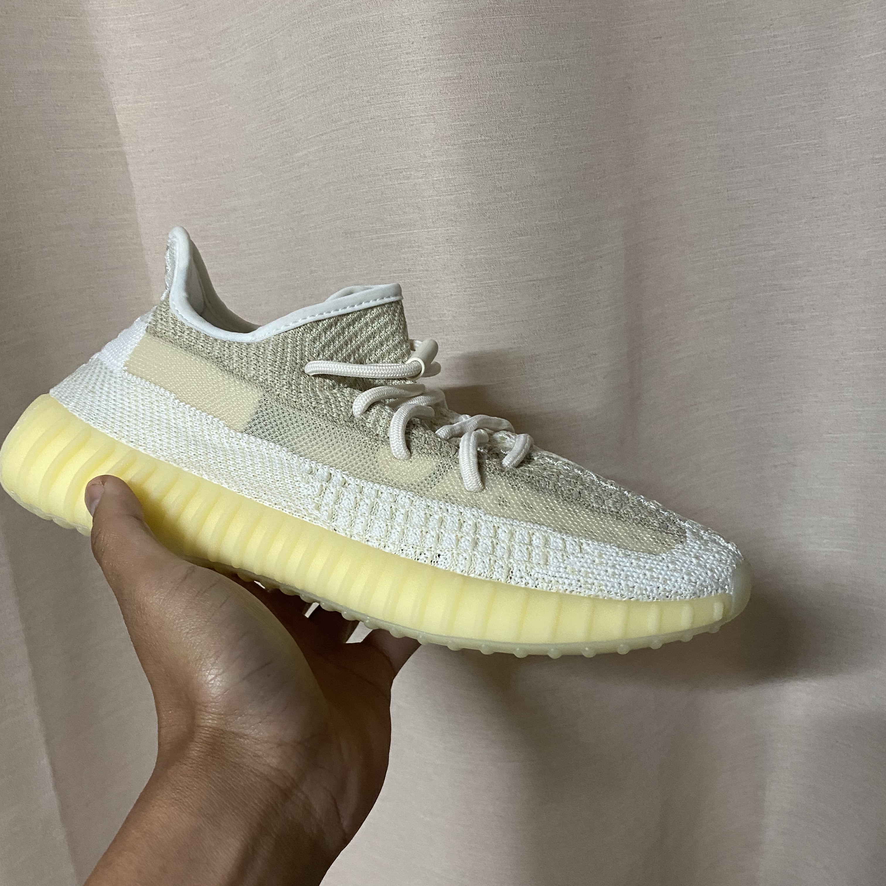 Adidas Yeezy Boost 350 V2 Natural 착용 스타일