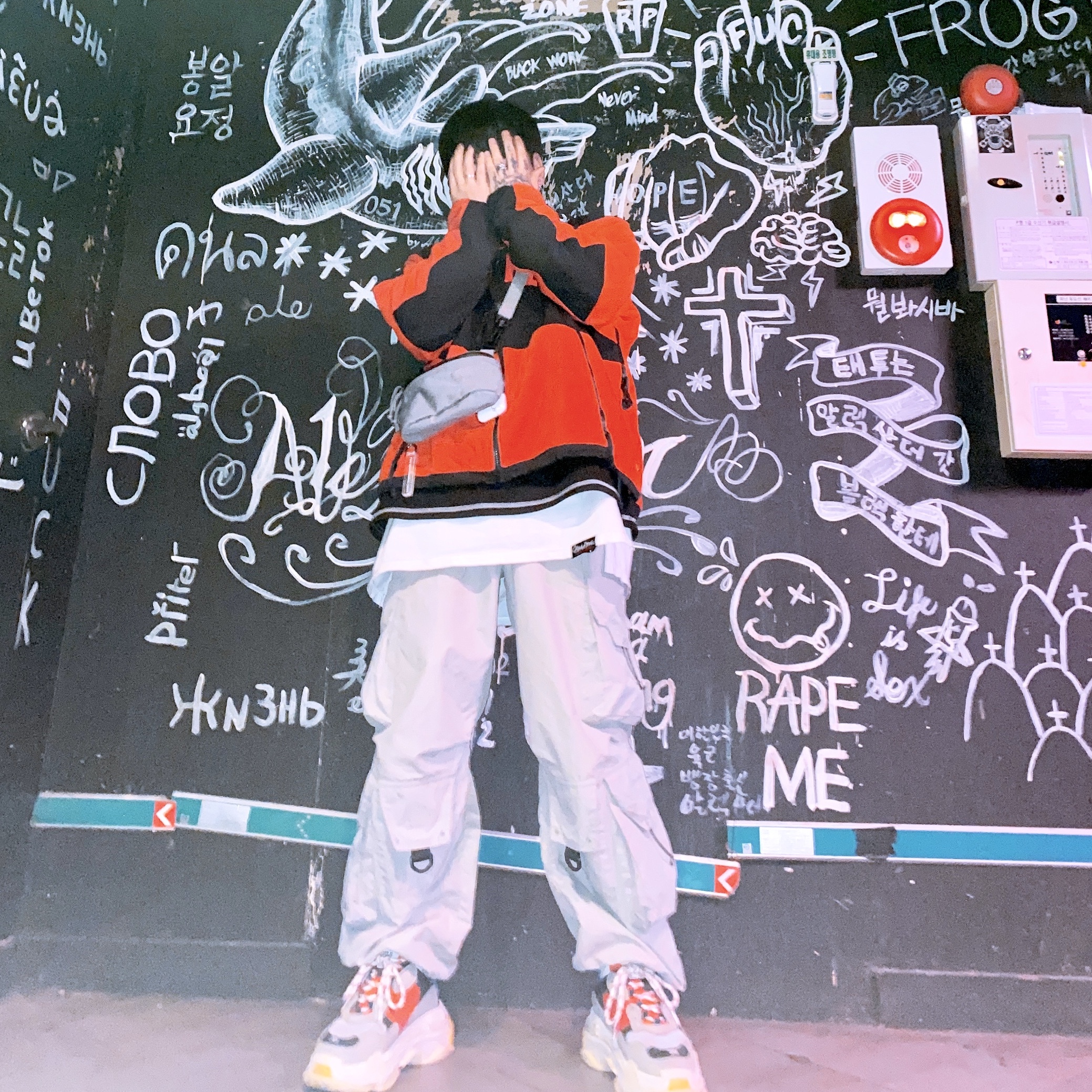 Balenciaga Triple S Grey Red Blue 2018 Reissue 착용 스타일