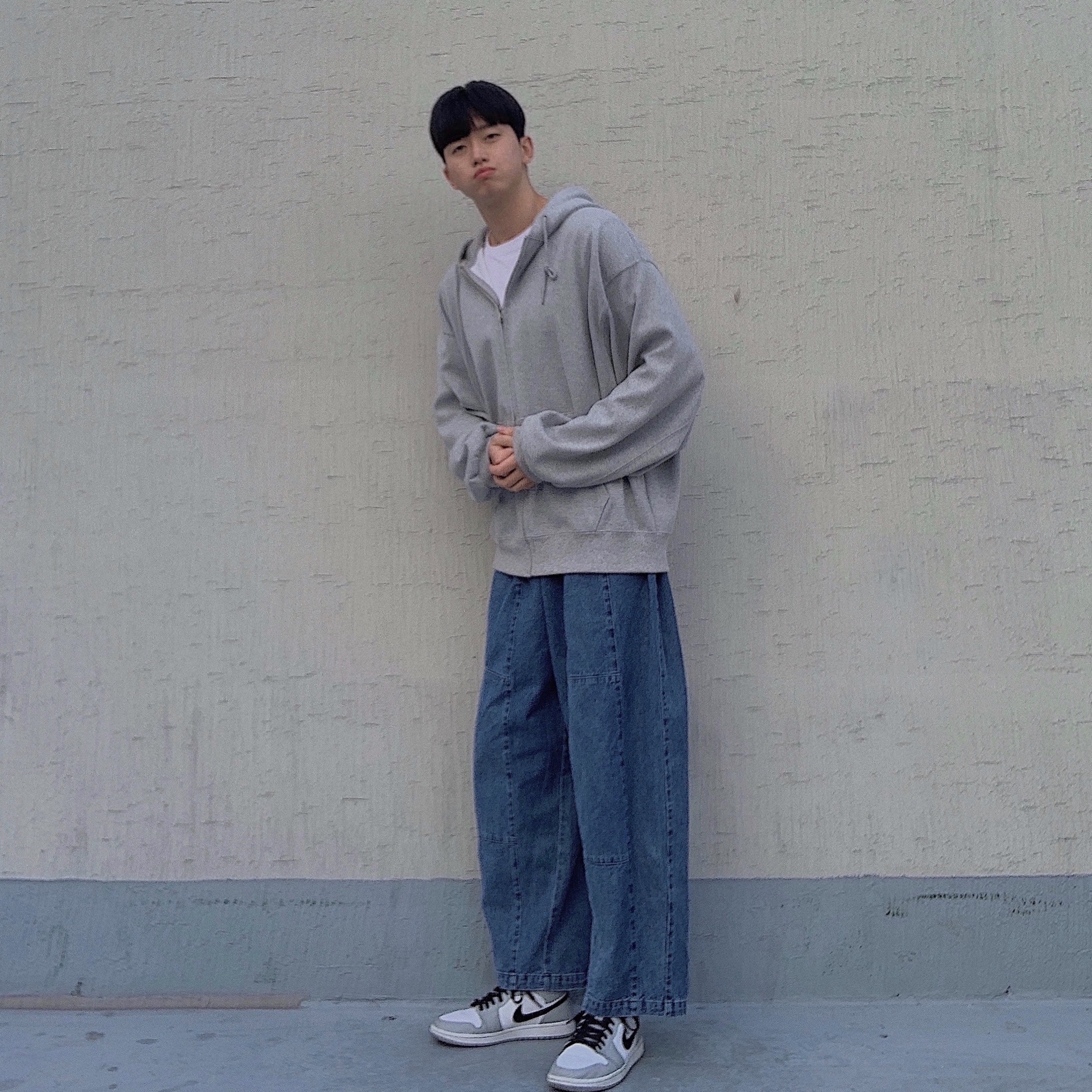Jordan 1 Mid Light Smoke Grey 착용 스타일