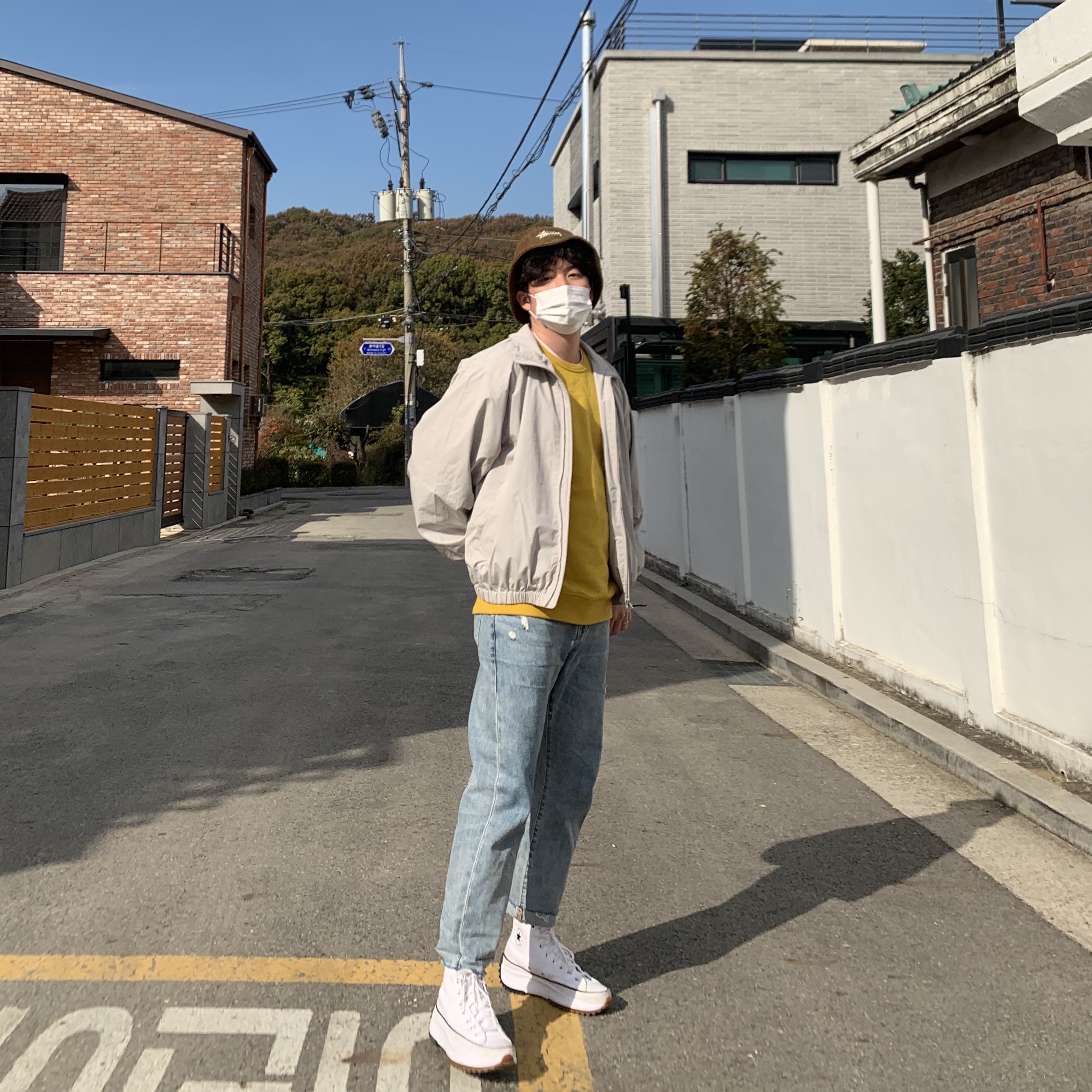 Converse Run Star Hike Hi White Black Gum 착용 스타일