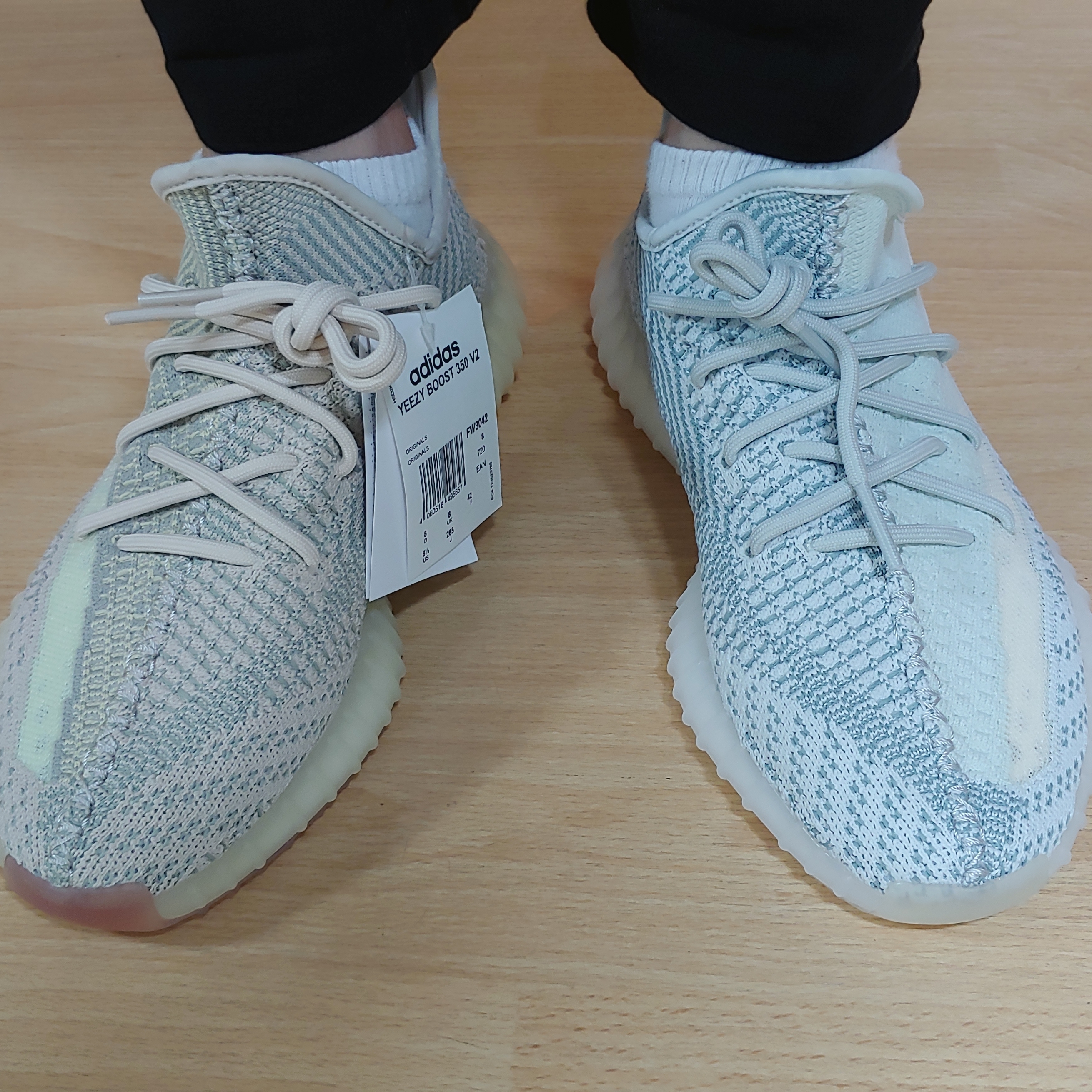 Adidas Yeezy Boost 350 V2 Citrin - Non-Reflective, Adidas Yeezy Boost 350 V2 Cloud White - Non-Reflective 착용 스타일
