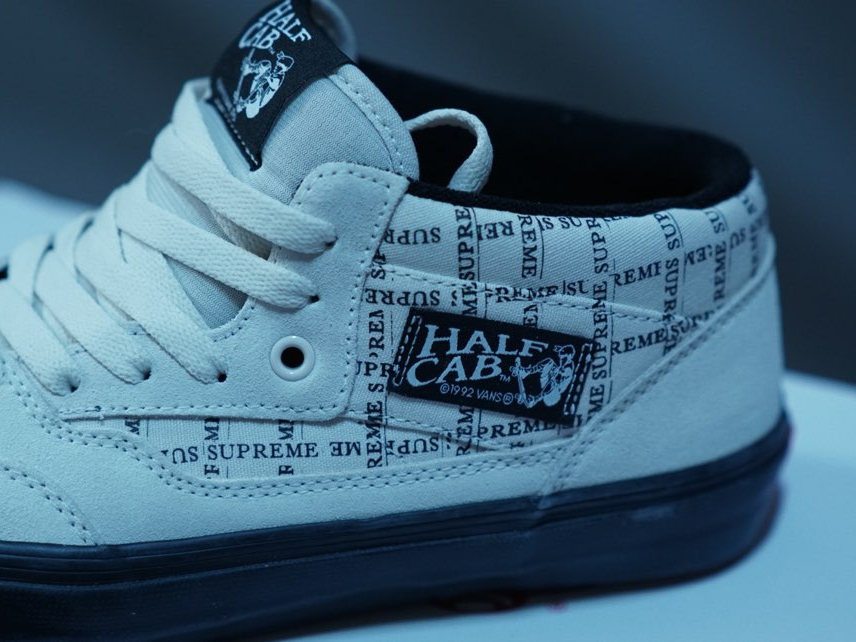 Vans x Supreme Half Cab Pro White 착용 스타일 - 2