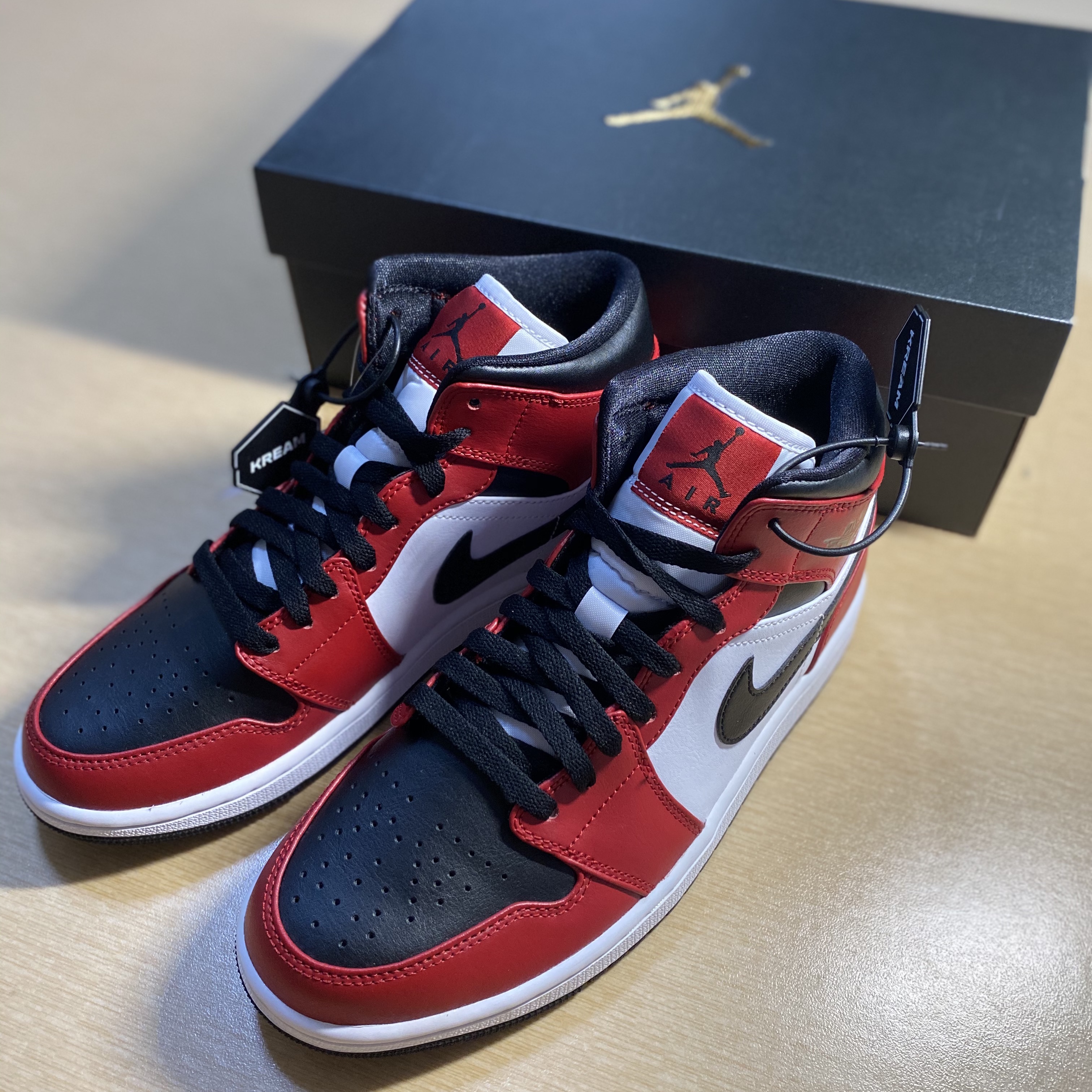 Jordan 1 Mid Chicago Black Toe 착용 스타일
