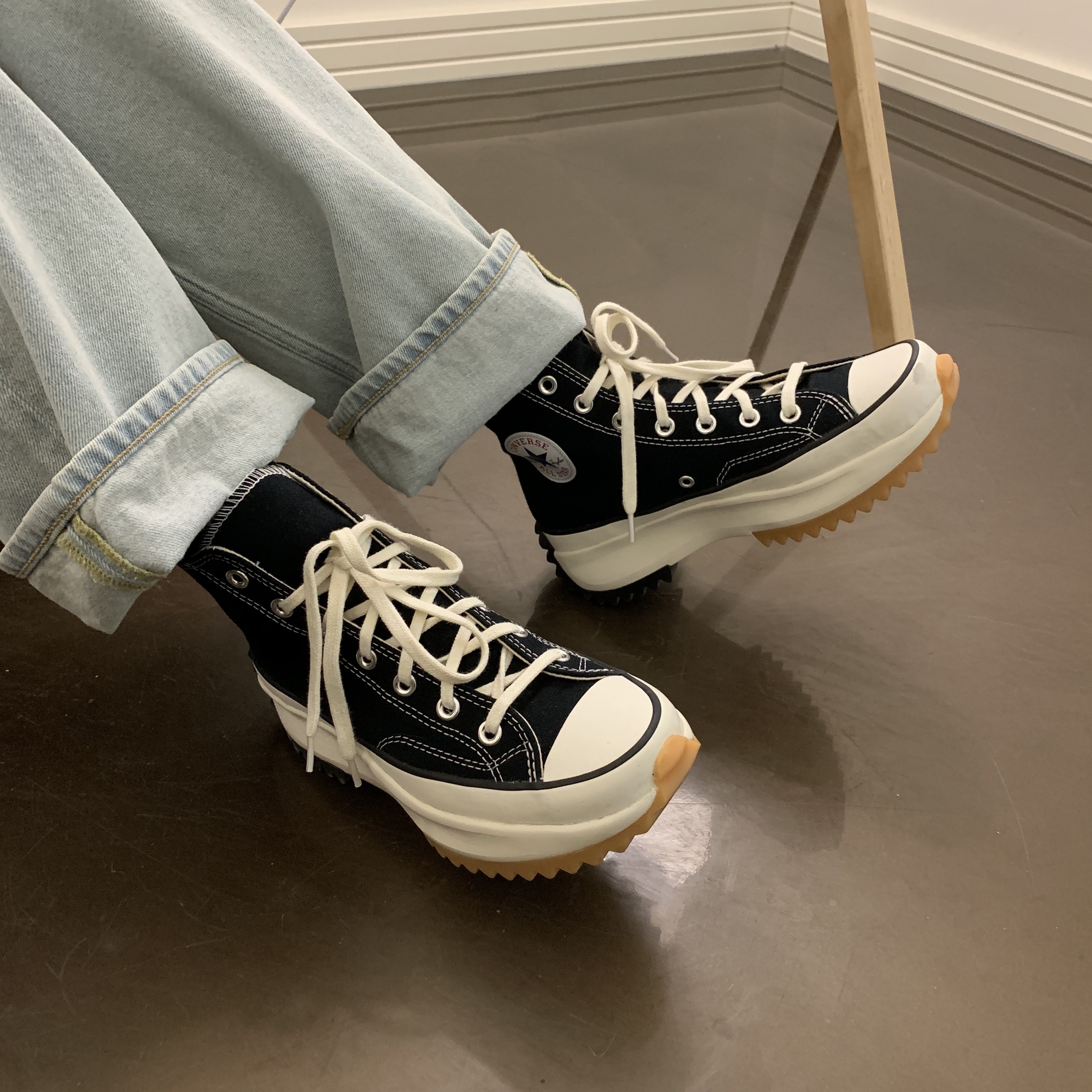 Converse x JW Anderson Run Star Hike Hi Black 착용 스타일