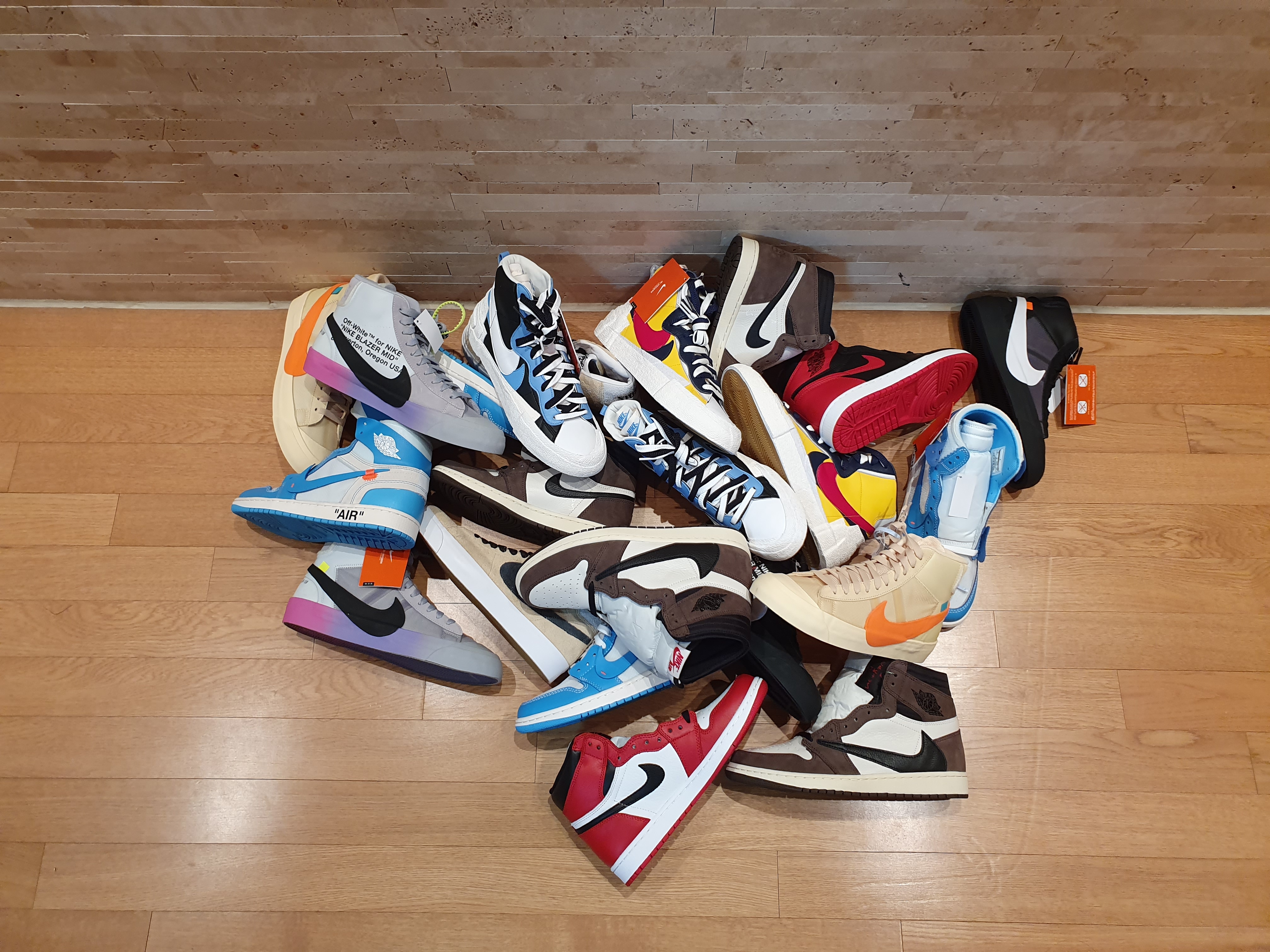 Jordan 1 x Travis Scott Retro High OG SP Mocha, Jordan 1 Retro High Homage To Home (Non-Numbered) 착용 스타일