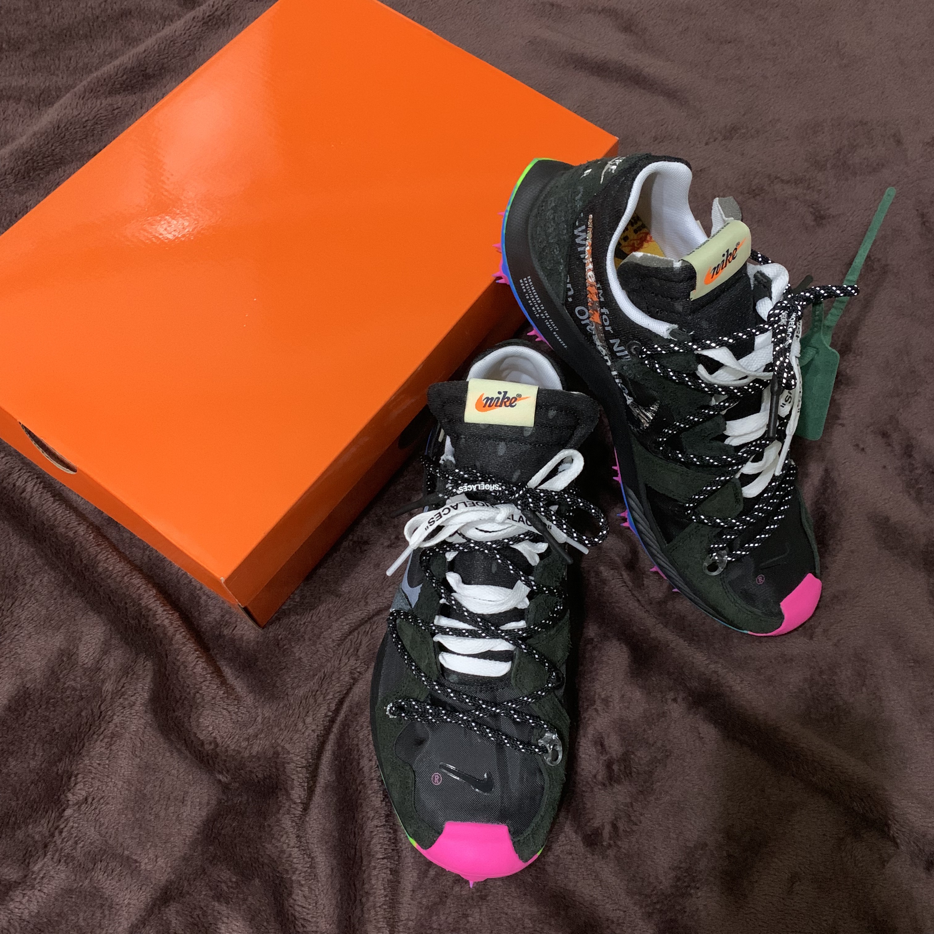 (W) Nike x Off-White Zoom Terra Kiger 5 Black, Nike Adapt BB Dark Grey (KR Charger) 착용 스타일 - 1