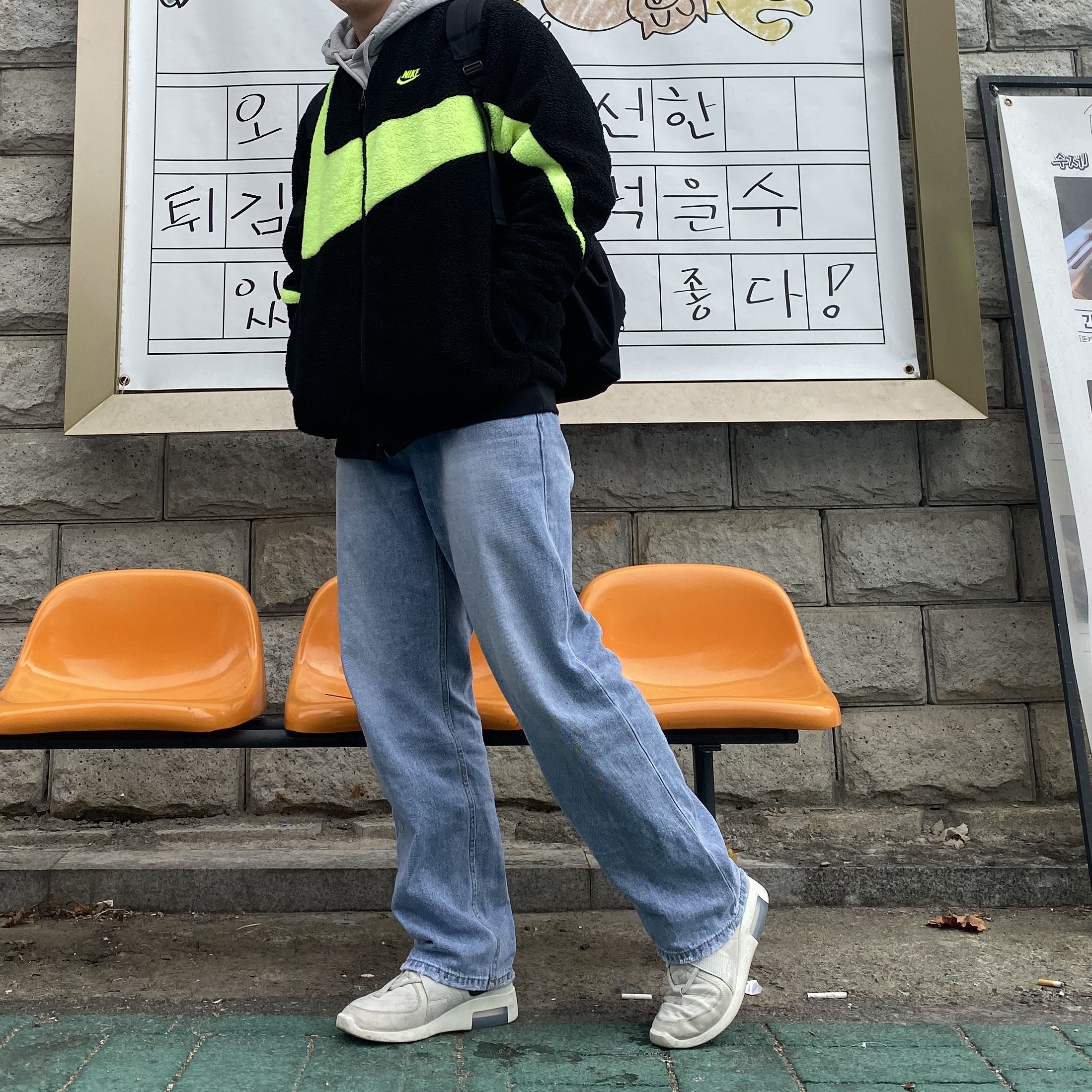 Nike x Fear of God Air Fear of God Raid Light Bone 착용 스타일