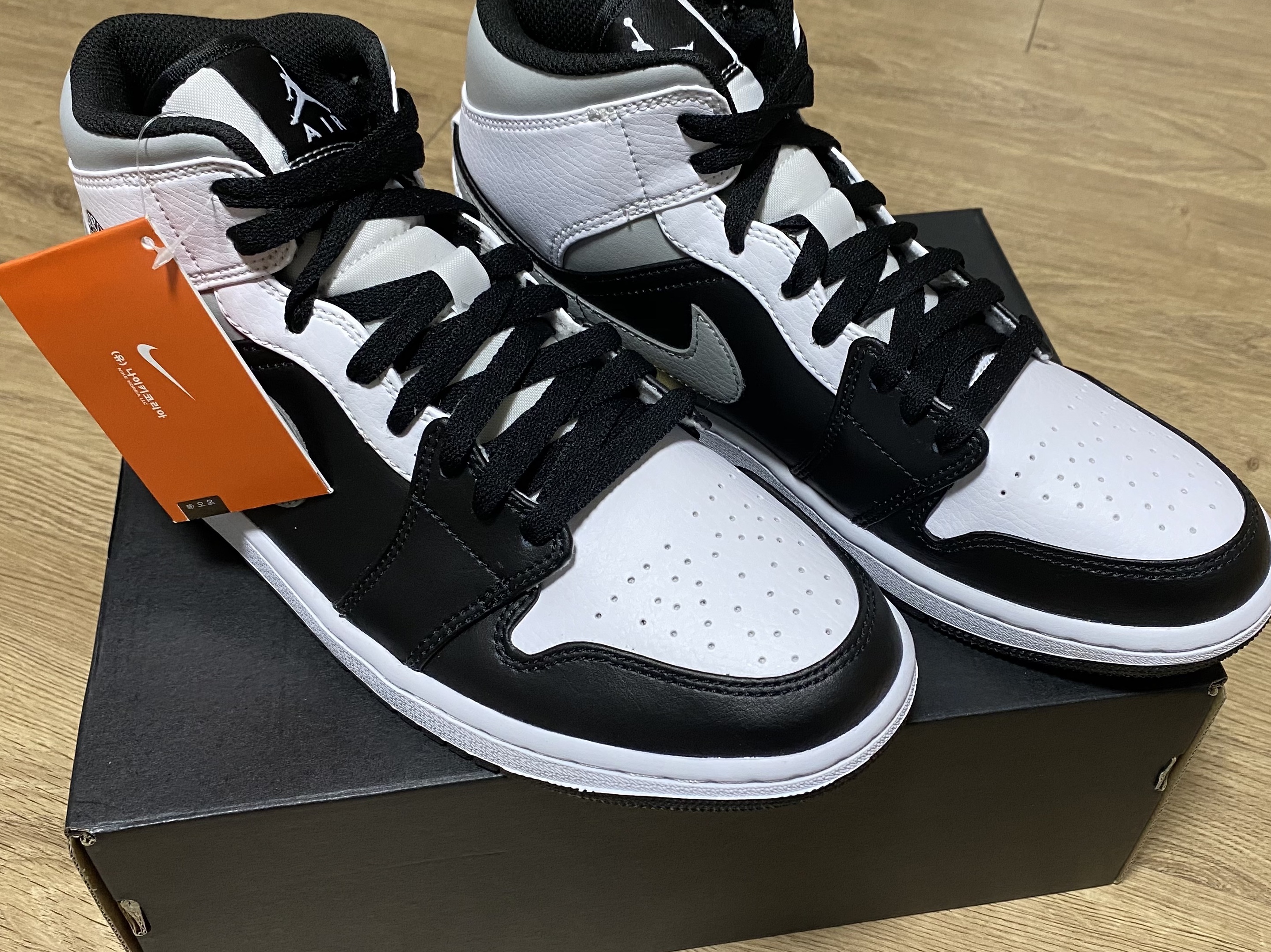 Jordan 1 Mid White Shadow, Jordan 1 Retro High OG CO.JP Midnight Navy 착용 스타일 - 1